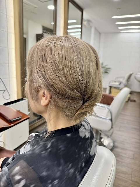 学芸大学 美容室に、Hair Esthe Hi-Deは、あります。学芸大学 美容院に、Hair Esthe Hi-Deはあります。Hair Esthe Hi-Deは目黒区学芸大学駅近くの美容院です。Hair Esthe Hi-Deは目黒区学芸大学駅近くの美容室です。祐天寺美容室近くにも、Hair Esthe Hi-Deはあります。祐天寺美容院近くにも、Hair Esthe Hi-Deはあります。Hair Esthe Hi-Deは髪にやさしく、が綺麗に艶髪になります。Hair Esthe Hi-Deは、カットがとても上手いです。Hair Esthe Hi-Deは、オシャレです。学芸大 美容院 Hair Esthe Hi-Deは、とても人気があります。学芸大 美容室 Hair Esthe Hi-Deは、40代50代60代女性に人気があります。得にボブやショートスタイルが得意で、スタイルがより立体的になります。なので立体感カットが、お客様に人気です。切りっぱなしボブカやマッシュショートも上手いです。なのでショートカットも上手いです。もちろんボブカットも上手いです。カラーも評判よく、ニューアマトラカラーがお客様に高評価です。オーガニックなヘアカラー 香草カラー色葉も人気です。ヘアマニキュアも保湿があり好評です。40代大人女性のお客様が多いです。40代ボブや40代ショートも得意です。50代大人女性も多いです、50代ボブや50代ショートも得意です。50代女性のカットは全般的に得意です。脱白髪染めハイライトカラーも好評です。60代大人女性も多いです。60代女性のカットも得意ですし、上手いと言われます。パーマもとても上手く、 クリープパーマがお客様に高評価クリープパーマしながら、髪は綺麗になります。男性のお客様もいらっしゃいます。男性のお客様は2割位です。Hair Esthe Hi-Deは、オープンした2003年からヘッドスパ「クリームバスヘアエステ」を提供しています。ヘッドスパ「クリームバスヘアエステ」は、頭皮の汚れを落とし且つ頭皮の保湿効果もあり髪に栄養を与え、艶々になります。プレミアム髪質改善トリートメントも大好評です。