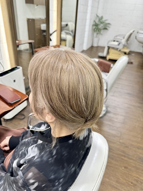 学芸大学 美容室に、Hair Esthe Hi-Deは、あります。学芸大学 美容院に、Hair Esthe Hi-Deはあります。Hair Esthe Hi-Deは目黒区学芸大学駅近くの美容院です。Hair Esthe Hi-Deは目黒区学芸大学駅近くの美容室です。祐天寺美容室近くにも、Hair Esthe Hi-Deはあります。祐天寺美容院近くにも、Hair Esthe Hi-Deはあります。Hair Esthe Hi-Deは髪にやさしく、が綺麗に艶髪になります。Hair Esthe Hi-Deは、カットがとても上手いです。Hair Esthe Hi-Deは、オシャレです。学芸大 美容院 Hair Esthe Hi-Deは、とても人気があります。学芸大 美容室 Hair Esthe Hi-Deは、40代50代60代女性に人気があります。得にボブやショートスタイルが得意で、スタイルがより立体的になります。なので立体感カットが、お客様に人気です。切りっぱなしボブカやマッシュショートも上手いです。なのでショートカットも上手いです。もちろんボブカットも上手いです。カラーも評判よく、ニューアマトラカラーがお客様に高評価です。オーガニックなヘアカラー 香草カラー色葉も人気です。ヘアマニキュアも保湿があり好評です。40代大人女性のお客様が多いです。40代ボブや40代ショートも得意です。50代大人女性も多いです、50代ボブや50代ショートも得意です。50代女性のカットは全般的に得意です。脱白髪染めハイライトカラーも好評です。60代大人女性も多いです。60代女性のカットも得意ですし、上手いと言われます。パーマもとても上手く、 クリープパーマがお客様に高評価クリープパーマしながら、髪は綺麗になります。男性のお客様もいらっしゃいます。男性のお客様は2割位です。Hair Esthe Hi-Deは、オープンした2003年からヘッドスパ「クリームバスヘアエステ」を提供しています。ヘッドスパ「クリームバスヘアエステ」は、頭皮の汚れを落とし且つ頭皮の保湿効果もあり髪に栄養を与え、艶々になります。プレミアム髪質改善トリートメントも大好評です。