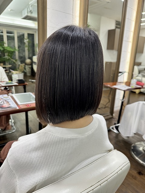 学芸大学 美容室に、Hair Esthe Hi-Deは、あります。学芸大学 美容院に、Hair Esthe Hi-Deはあります。Hair Esthe Hi-Deは目黒区学芸大学駅近くの美容院です。Hair Esthe Hi-Deは目黒区学芸大学駅近くの美容室です。祐天寺美容室近くにも、Hair Esthe Hi-Deはあります。祐天寺美容院近くにも、Hair Esthe Hi-Deはあります。Hair Esthe Hi-Deは髪にやさしく、が綺麗に艶髪になります。Hair Esthe Hi-Deは、カットがとても上手いです。Hair Esthe Hi-Deは、オシャレです。学芸大 美容院 Hair Esthe Hi-Deは、とても人気があります。学芸大 美容室 Hair Esthe Hi-Deは、40代50代60代女性に人気があります。得にボブやショートスタイルが得意で、スタイルがより立体的になります。なので立体感カットが、お客様に人気です。切りっぱなしボブカやマッシュショートも上手いです。なのでショートカットも上手いです。もちろんボブカットも上手いです。カラーも評判よく、ニューアマトラカラーがお客様に高評価です。オーガニックなヘアカラー 香草カラー色葉も人気です。ヘアマニキュアも保湿があり好評です。40代大人女性のお客様が多いです。40代ボブや40代ショートも得意です。50代大人女性も多いです、50代ボブや50代ショートも得意です。50代女性のカットは全般的に得意です。脱白髪染めハイライトカラーも好評です。60代大人女性も多いです。60代女性のカットも得意ですし、上手いと言われます。パーマもとても上手く、 クリープパーマがお客様に高評価クリープパーマしながら、髪は綺麗になります。男性のお客様もいらっしゃいます。男性のお客様は2割位です。Hair Esthe Hi-Deは、オープンした2003年からヘッドスパ「クリームバスヘアエステ」を提供しています。ヘッドスパ「クリームバスヘアエステ」は、頭皮の汚れを落とし且つ頭皮の保湿効果もあり髪に栄養を与え、艶々になります。プレミアム髪質改善トリートメントも大好評です。