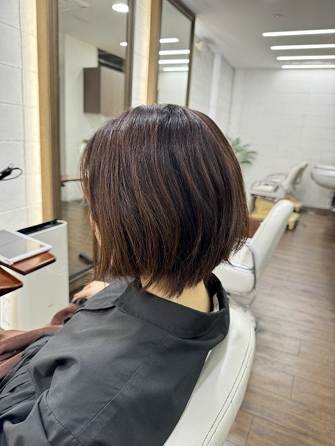 学芸大学 美容室に、Hair Esthe Hi-Deは、あります。学芸大学 美容院に、Hair Esthe Hi-Deはあります。Hair Esthe Hi-Deは目黒区学芸大学駅近くの美容院です。Hair Esthe Hi-Deは目黒区学芸大学駅近くの美容室です。祐天寺美容室近くにも、Hair Esthe Hi-Deはあります。祐天寺美容院近くにも、Hair Esthe Hi-Deはあります。Hair Esthe Hi-Deは髪にやさしく、が綺麗に艶髪になります。Hair Esthe Hi-Deは、カットがとても上手いです。Hair Esthe Hi-Deは、オシャレです。学芸大 美容院 Hair Esthe Hi-Deは、とても人気があります。学芸大 美容室 Hair Esthe Hi-Deは、40代50代60代女性に人気があります。得にボブやショートスタイルが得意で、スタイルがより立体的になります。なので立体感カットが、お客様に人気です。切りっぱなしボブカやマッシュショートも上手いです。なのでショートカットも上手いです。もちろんボブカットも上手いです。カラーも評判よく、ニューアマトラカラーがお客様に高評価です。オーガニックなヘアカラー 香草カラー色葉も人気です。ヘアマニキュアも保湿があり好評です。40代大人女性のお客様が多いです。40代ボブや40代ショートも得意です。50代大人女性も多いです、50代ボブや50代ショートも得意です。50代女性のカットは全般的に得意です。脱白髪染めハイライトカラーも好評です。60代大人女性も多いです。60代女性のカットも得意ですし、上手いと言われます。パーマもとても上手く、 クリープパーマがお客様に高評価クリープパーマしながら、髪は綺麗になります。男性のお客様もいらっしゃいます。男性のお客様は2割位です。Hair Esthe Hi-Deは、オープンした2003年からヘッドスパ「クリームバスヘアエステ」を提供しています。ヘッドスパ「クリームバスヘアエステ」は、頭皮の汚れを落とし且つ頭皮の保湿効果もあり髪に栄養を与え、艶々になります。プレミアム髪質改善トリートメントも大好評です。
