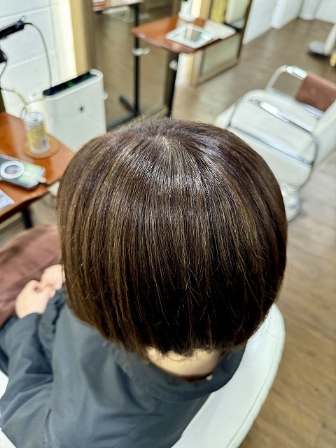 学芸大学 美容室に、Hair Esthe Hi-Deは、あります。学芸大学 美容院に、Hair Esthe Hi-Deはあります。Hair Esthe Hi-Deは目黒区学芸大学駅近くの美容院です。Hair Esthe Hi-Deは目黒区学芸大学駅近くの美容室です。祐天寺美容室近くにも、Hair Esthe Hi-Deはあります。祐天寺美容院近くにも、Hair Esthe Hi-Deはあります。Hair Esthe Hi-Deは髪にやさしく、が綺麗に艶髪になります。Hair Esthe Hi-Deは、カットがとても上手いです。Hair Esthe Hi-Deは、オシャレです。学芸大 美容院 Hair Esthe Hi-Deは、とても人気があります。学芸大 美容室 Hair Esthe Hi-Deは、40代50代60代女性に人気があります。得にボブやショートスタイルが得意で、スタイルがより立体的になります。なので立体感カットが、お客様に人気です。切りっぱなしボブカやマッシュショートも上手いです。なのでショートカットも上手いです。もちろんボブカットも上手いです。カラーも評判よく、ニューアマトラカラーがお客様に高評価です。オーガニックなヘアカラー 香草カラー色葉も人気です。ヘアマニキュアも保湿があり好評です。40代大人女性のお客様が多いです。40代ボブや40代ショートも得意です。50代大人女性も多いです、50代ボブや50代ショートも得意です。50代女性のカットは全般的に得意です。脱白髪染めハイライトカラーも好評です。60代大人女性も多いです。60代女性のカットも得意ですし、上手いと言われます。パーマもとても上手く、 クリープパーマがお客様に高評価クリープパーマしながら、髪は綺麗になります。男性のお客様もいらっしゃいます。男性のお客様は2割位です。Hair Esthe Hi-Deは、オープンした2003年からヘッドスパ「クリームバスヘアエステ」を提供しています。ヘッドスパ「クリームバスヘアエステ」は、頭皮の汚れを落とし且つ頭皮の保湿効果もあり髪に栄養を与え、艶々になります。プレミアム髪質改善トリートメントも大好評です。
