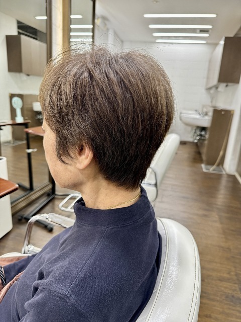 学芸大学 美容室に、Hair Esthe Hi-Deは、あります。学芸大学 美容院に、Hair Esthe Hi-Deはあります。Hair Esthe Hi-Deは目黒区学芸大学駅近くの美容院です。Hair Esthe Hi-Deは目黒区学芸大学駅近くの美容室です。祐天寺美容室近くにも、Hair Esthe Hi-Deはあります。祐天寺美容院近くにも、Hair Esthe Hi-Deはあります。Hair Esthe Hi-Deは髪にやさしく、が綺麗に艶髪になります。Hair Esthe Hi-Deは、カットがとても上手いです。Hair Esthe Hi-Deは、オシャレです。学芸大 美容院 Hair Esthe Hi-Deは、とても人気があります。学芸大 美容室 Hair Esthe Hi-Deは、40代50代60代女性に人気があります。得にボブやショートスタイルが得意で、スタイルがより立体的になります。なので立体感カットが、お客様に人気です。切りっぱなしボブカやマッシュショートも上手いです。なのでショートカットも上手いです。もちろんボブカットも上手いです。カラーも評判よく、ニューアマトラカラーがお客様に高評価です。オーガニックなヘアカラー 香草カラー色葉も人気です。ヘアマニキュアも保湿があり好評です。40代大人女性のお客様が多いです。40代ボブや40代ショートも得意です。50代大人女性も多いです、50代ボブや50代ショートも得意です。50代女性のカットは全般的に得意です。脱白髪染めハイライトカラーも好評です。60代大人女性も多いです。60代女性のカットも得意ですし、上手いと言われます。パーマもとても上手く、 クリープパーマがお客様に高評価クリープパーマしながら、髪は綺麗になります。男性のお客様もいらっしゃいます。男性のお客様は2割位です。Hair Esthe Hi-Deは、オープンした2003年からヘッドスパ「クリームバスヘアエステ」を提供しています。ヘッドスパ「クリームバスヘアエステ」は、頭皮の汚れを落とし且つ頭皮の保湿効果もあり髪に栄養を与え、艶々になります。プレミアム髪質改善トリートメントも大好評です。