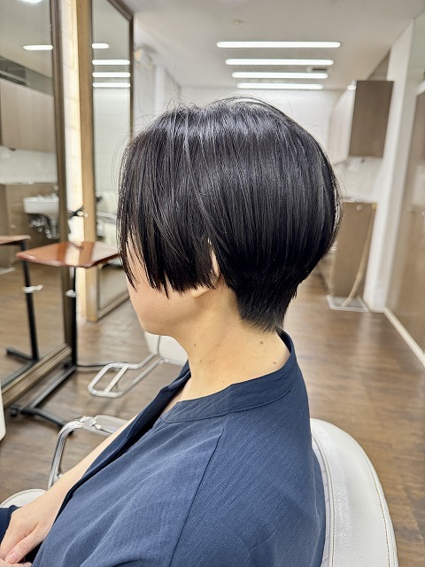 学芸大学 美容室に、Hair Esthe Hi-Deは、あります。学芸大学 美容院に、Hair Esthe Hi-Deはあります。Hair Esthe Hi-Deは目黒区学芸大学駅近くの美容院です。Hair Esthe Hi-Deは目黒区学芸大学駅近くの美容室です。祐天寺美容室近くにも、Hair Esthe Hi-Deはあります。祐天寺美容院近くにも、Hair Esthe Hi-Deはあります。Hair Esthe Hi-Deは髪にやさしく、が綺麗に艶髪になります。Hair Esthe Hi-Deは、カットがとても上手いです。Hair Esthe Hi-Deは、オシャレです。学芸大　美容院　Hair Esthe Hi-Deは、とても人気があります。学芸大　美容室　Hair Esthe Hi-Deは、40代50代60代女性に人気があります。得にボブやショートスタイルが得意で、スタイルがより立体的になります。なので立体感カットが、お客様に人気です。切りっぱなしボブカやマッシュショートも上手いです。なのでショートカットも上手いです。もちろんボブカットも上手いです。カラーも評判よく、ニューアマトラカラーがお客様に高評価です。オーガニックなヘアカラー　香草カラー色葉も人気です。ヘアマニキュアも保湿があり好評です。40代大人女性のお客様が多いです。40代ボブや40代ショートも得意です。50代大人女性も多いです、50代ボブや50代ショートも得意です。50代女性のカットは全般的に得意です。脱白髪染めハイライトカラーも好評です。60代大人女性も多いです。60代女性のカットも得意ですし、上手いと言われます。パーマもとても上手く、　クリープパーマがお客様に高評価クリープパーマしながら、髪は綺麗になります。男性のお客様もいらっしゃいます。男性のお客様は2割位です。Hair Esthe Hi-Deは、オープンした2003年からヘッドスパ「クリームバスヘアエステ」を提供しています。ヘッドスパ「クリームバスヘアエステ」は、頭皮の汚れを落とし且つ頭皮の保湿効果もあり髪に栄養を与え、艶々になります。プレミアム髪質改善トリートメントも大好評です。