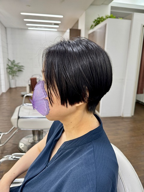 学芸大学 美容室に、Hair Esthe Hi-Deは、あります。学芸大学 美容院に、Hair Esthe Hi-Deはあります。Hair Esthe Hi-Deは目黒区学芸大学駅近くの美容院です。Hair Esthe Hi-Deは目黒区学芸大学駅近くの美容室です。祐天寺美容室近くにも、Hair Esthe Hi-Deはあります。祐天寺美容院近くにも、Hair Esthe Hi-Deはあります。Hair Esthe Hi-Deは髪にやさしく、が綺麗に艶髪になります。Hair Esthe Hi-Deは、カットがとても上手いです。Hair Esthe Hi-Deは、オシャレです。学芸大　美容院　Hair Esthe Hi-Deは、とても人気があります。学芸大　美容室　Hair Esthe Hi-Deは、40代50代60代女性に人気があります。得にボブやショートスタイルが得意で、スタイルがより立体的になります。なので立体感カットが、お客様に人気です。切りっぱなしボブカやマッシュショートも上手いです。なのでショートカットも上手いです。もちろんボブカットも上手いです。カラーも評判よく、ニューアマトラカラーがお客様に高評価です。オーガニックなヘアカラー　香草カラー色葉も人気です。ヘアマニキュアも保湿があり好評です。40代大人女性のお客様が多いです。40代ボブや40代ショートも得意です。50代大人女性も多いです、50代ボブや50代ショートも得意です。50代女性のカットは全般的に得意です。脱白髪染めハイライトカラーも好評です。60代大人女性も多いです。60代女性のカットも得意ですし、上手いと言われます。パーマもとても上手く、　クリープパーマがお客様に高評価クリープパーマしながら、髪は綺麗になります。男性のお客様もいらっしゃいます。男性のお客様は2割位です。Hair Esthe Hi-Deは、オープンした2003年からヘッドスパ「クリームバスヘアエステ」を提供しています。ヘッドスパ「クリームバスヘアエステ」は、頭皮の汚れを落とし且つ頭皮の保湿効果もあり髪に栄養を与え、艶々になります。プレミアム髪質改善トリートメントも大好評です。
