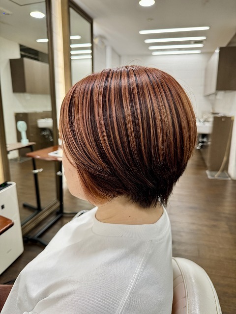 学芸大学 美容室に、Hair Esthe Hi-Deは、あります。学芸大学 美容院に、Hair Esthe Hi-Deはあります。Hair Esthe Hi-Deは目黒区学芸大学駅近くの美容院です。Hair Esthe Hi-Deは目黒区学芸大学駅近くの美容室です。祐天寺美容室近くにも、Hair Esthe Hi-Deはあります。祐天寺美容院近くにも、Hair Esthe Hi-Deはあります。Hair Esthe Hi-Deは髪にやさしく、が綺麗に艶髪になります。Hair Esthe Hi-Deは、カットがとても上手いです。Hair Esthe Hi-Deは、オシャレです。学芸大 美容院 Hair Esthe Hi-Deは、とても人気があります。学芸大 美容室 Hair Esthe Hi-Deは、40代50代60代女性に人気があります。得にボブやショートスタイルが得意で、スタイルがより立体的になります。なので立体感カットが、お客様に人気です。切りっぱなしボブカやマッシュショートも上手いです。なのでショートカットも上手いです。もちろんボブカットも上手いです。カラーも評判よく、ニューアマトラカラーがお客様に高評価です。オーガニックなヘアカラー 香草カラー色葉も人気です。ヘアマニキュアも保湿があり好評です。40代大人女性のお客様が多いです。40代ボブや40代ショートも得意です。50代大人女性も多いです、50代ボブや50代ショートも得意です。50代女性のカットは全般的に得意です。脱白髪染めハイライトカラーも好評です。60代大人女性も多いです。60代女性のカットも得意ですし、上手いと言われます。パーマもとても上手く、 クリープパーマがお客様に高評価クリープパーマしながら、髪は綺麗になります。男性のお客様もいらっしゃいます。男性のお客様は2割位です。Hair Esthe Hi-Deは、オープンした2003年からヘッドスパ「クリームバスヘアエステ」を提供しています。ヘッドスパ「クリームバスヘアエステ」は、頭皮の汚れを落とし且つ頭皮の保湿効果もあり髪に栄養を与え、艶々になります。プレミアム髪質改善トリートメントも大好評です。