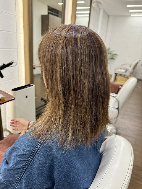 学芸大学 美容室に、Hair Esthe Hi-Deは、あります。学芸大学 美容院に、Hair Esthe Hi-Deはあります。Hair Esthe Hi-Deは目黒区学芸大学駅近くの美容院です。Hair Esthe Hi-Deは目黒区学芸大学駅近くの美容室です。祐天寺美容室近くにも、Hair Esthe Hi-Deはあります。祐天寺美容院近くにも、Hair Esthe Hi-Deはあります。Hair Esthe Hi-Deは髪にやさしく、が綺麗に艶髪になります。Hair Esthe Hi-Deは、カットがとても上手いです。Hair Esthe Hi-Deは、オシャレです。学芸大 美容院 Hair Esthe Hi-Deは、とても人気があります。学芸大 美容室 Hair Esthe Hi-Deは、40代50代60代女性に人気があります。得にボブやショートスタイルが得意で、スタイルがより立体的になります。なので立体感カットが、お客様に人気です。切りっぱなしボブカやマッシュショートも上手いです。なのでショートカットも上手いです。もちろんボブカットも上手いです。カラーも評判よく、ニューアマトラカラーがお客様に高評価です。オーガニックなヘアカラー 香草カラー色葉も人気です。ヘアマニキュアも保湿があり好評です。40代大人女性のお客様が多いです。40代ボブや40代ショートも得意です。50代大人女性も多いです、50代ボブや50代ショートも得意です。50代女性のカットは全般的に得意です。脱白髪染めハイライトカラーも好評です。60代大人女性も多いです。60代女性のカットも得意ですし、上手いと言われます。パーマもとても上手く、 クリープパーマがお客様に高評価クリープパーマしながら、髪は綺麗になります。男性のお客様もいらっしゃいます。男性のお客様は2割位です。Hair Esthe Hi-Deは、オープンした2003年からヘッドスパ「クリームバスヘアエステ」を提供しています。ヘッドスパ「クリームバスヘアエステ」は、頭皮の汚れを落とし且つ頭皮の保湿効果もあり髪に栄養を与え、艶々になります。プレミアム髪質改善トリートメントも大好評です。