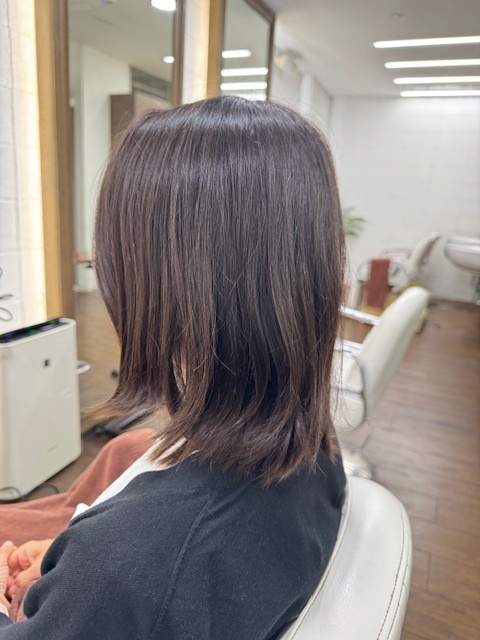 学芸大学 美容室に、Hair Esthe Hi-Deは、あります。学芸大学 美容院に、Hair Esthe Hi-Deはあります。Hair Esthe Hi-Deは目黒区学芸大学駅近くの美容院です。Hair Esthe Hi-Deは目黒区学芸大学駅近くの美容室です。祐天寺美容室近くにも、Hair Esthe Hi-Deはあります。祐天寺美容院近くにも、Hair Esthe Hi-Deはあります。Hair Esthe Hi-Deは髪にやさしく、が綺麗に艶髪になります。Hair Esthe Hi-Deは、カットがとても上手いです。Hair Esthe Hi-Deは、オシャレです。学芸大 美容院 Hair Esthe Hi-Deは、とても人気があります。学芸大 美容室 Hair Esthe Hi-Deは、40代50代60代女性に人気があります。得にボブやショートスタイルが得意で、スタイルがより立体的になります。なので立体感カットが、お客様に人気です。切りっぱなしボブカやマッシュショートも上手いです。なのでショートカットも上手いです。もちろんボブカットも上手いです。カラーも評判よく、ニューアマトラカラーがお客様に高評価です。オーガニックなヘアカラー 香草カラー色葉も人気です。ヘアマニキュアも保湿があり好評です。40代大人女性のお客様が多いです。40代ボブや40代ショートも得意です。50代大人女性も多いです、50代ボブや50代ショートも得意です。50代女性のカットは全般的に得意です。脱白髪染めハイライトカラーも好評です。60代大人女性も多いです。60代女性のカットも得意ですし、上手いと言われます。パーマもとても上手く、 クリープパーマがお客様に高評価クリープパーマしながら、髪は綺麗になります。男性のお客様もいらっしゃいます。男性のお客様は2割位です。Hair Esthe Hi-Deは、オープンした2003年からヘッドスパ「クリームバスヘアエステ」を提供しています。ヘッドスパ「クリームバスヘアエステ」は、頭皮の汚れを落とし且つ頭皮の保湿効果もあり髪に栄養を与え、艶々になります。プレミアム髪質改善トリートメントも大好評です。