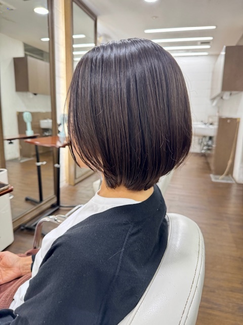 学芸大学 美容室に、Hair Esthe Hi-Deは、あります。学芸大学 美容院に、Hair Esthe Hi-Deはあります。Hair Esthe Hi-Deは目黒区学芸大学駅近くの美容院です。Hair Esthe Hi-Deは目黒区学芸大学駅近くの美容室です。祐天寺美容室近くにも、Hair Esthe Hi-Deはあります。祐天寺美容院近くにも、Hair Esthe Hi-Deはあります。Hair Esthe Hi-Deは髪にやさしく、が綺麗に艶髪になります。Hair Esthe Hi-Deは、カットがとても上手いです。Hair Esthe Hi-Deは、オシャレです。学芸大 美容院 Hair Esthe Hi-Deは、とても人気があります。学芸大 美容室 Hair Esthe Hi-Deは、40代50代60代女性に人気があります。得にボブやショートスタイルが得意で、スタイルがより立体的になります。なので立体感カットが、お客様に人気です。切りっぱなしボブカやマッシュショートも上手いです。なのでショートカットも上手いです。もちろんボブカットも上手いです。カラーも評判よく、ニューアマトラカラーがお客様に高評価です。オーガニックなヘアカラー 香草カラー色葉も人気です。ヘアマニキュアも保湿があり好評です。40代大人女性のお客様が多いです。40代ボブや40代ショートも得意です。50代大人女性も多いです、50代ボブや50代ショートも得意です。50代女性のカットは全般的に得意です。脱白髪染めハイライトカラーも好評です。60代大人女性も多いです。60代女性のカットも得意ですし、上手いと言われます。パーマもとても上手く、 クリープパーマがお客様に高評価クリープパーマしながら、髪は綺麗になります。男性のお客様もいらっしゃいます。男性のお客様は2割位です。Hair Esthe Hi-Deは、オープンした2003年からヘッドスパ「クリームバスヘアエステ」を提供しています。ヘッドスパ「クリームバスヘアエステ」は、頭皮の汚れを落とし且つ頭皮の保湿効果もあり髪に栄養を与え、艶々になります。プレミアム髪質改善トリートメントも大好評です。
