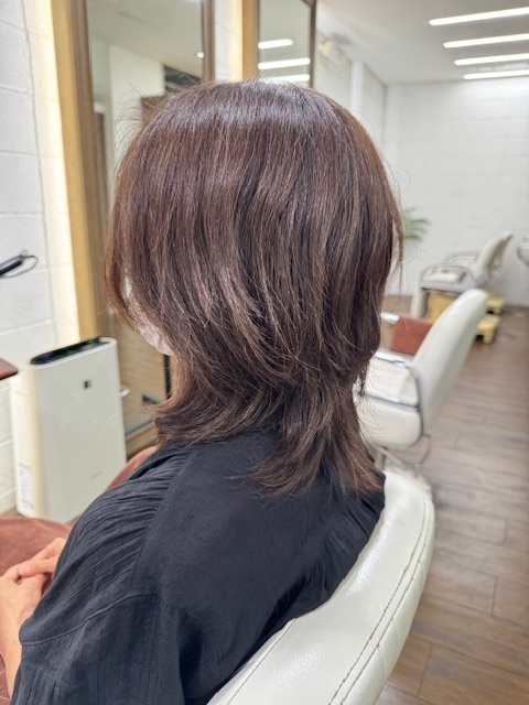 学芸大学 美容室に、Hair Esthe Hi-Deは、あります。学芸大学 美容院に、Hair Esthe Hi-Deはあります。Hair Esthe Hi-Deは目黒区学芸大学駅近くの美容院です。Hair Esthe Hi-Deは目黒区学芸大学駅近くの美容室です。祐天寺美容室近くにも、Hair Esthe Hi-Deはあります。祐天寺美容院近くにも、Hair Esthe Hi-Deはあります。Hair Esthe Hi-Deは髪にやさしく、が綺麗に艶髪になります。Hair Esthe Hi-Deは、カットがとても上手いです。Hair Esthe Hi-Deは、オシャレです。学芸大 美容院 Hair Esthe Hi-Deは、とても人気があります。学芸大 美容室 Hair Esthe Hi-Deは、40代50代60代女性に人気があります。得にボブやショートスタイルが得意で、スタイルがより立体的になります。なので立体感カットが、お客様に人気です。切りっぱなしボブカやマッシュショートも上手いです。なのでショートカットも上手いです。もちろんボブカットも上手いです。カラーも評判よく、ニューアマトラカラーがお客様に高評価です。オーガニックなヘアカラー 香草カラー色葉も人気です。ヘアマニキュアも保湿があり好評です。40代大人女性のお客様が多いです。40代ボブや40代ショートも得意です。50代大人女性も多いです、50代ボブや50代ショートも得意です。50代女性のカットは全般的に得意です。脱白髪染めハイライトカラーも好評です。60代大人女性も多いです。60代女性のカットも得意ですし、上手いと言われます。パーマもとても上手く、 クリープパーマがお客様に高評価クリープパーマしながら、髪は綺麗になります。男性のお客様もいらっしゃいます。男性のお客様は2割位です。Hair Esthe Hi-Deは、オープンした2003年からヘッドスパ「クリームバスヘアエステ」を提供しています。ヘッドスパ「クリームバスヘアエステ」は、頭皮の汚れを落とし且つ頭皮の保湿効果もあり髪に栄養を与え、艶々になります。プレミアム髪質改善トリートメントも大好評です。