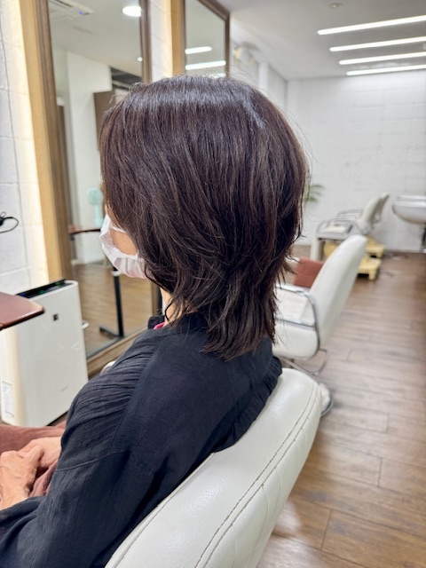 学芸大学 美容室に、Hair Esthe Hi-Deは、あります。学芸大学 美容院に、Hair Esthe Hi-Deはあります。Hair Esthe Hi-Deは目黒区学芸大学駅近くの美容院です。Hair Esthe Hi-Deは目黒区学芸大学駅近くの美容室です。祐天寺美容室近くにも、Hair Esthe Hi-Deはあります。祐天寺美容院近くにも、Hair Esthe Hi-Deはあります。Hair Esthe Hi-Deは髪にやさしく、が綺麗に艶髪になります。Hair Esthe Hi-Deは、カットがとても上手いです。Hair Esthe Hi-Deは、オシャレです。学芸大 美容院 Hair Esthe Hi-Deは、とても人気があります。学芸大 美容室 Hair Esthe Hi-Deは、40代50代60代女性に人気があります。得にボブやショートスタイルが得意で、スタイルがより立体的になります。なので立体感カットが、お客様に人気です。切りっぱなしボブカやマッシュショートも上手いです。なのでショートカットも上手いです。もちろんボブカットも上手いです。カラーも評判よく、ニューアマトラカラーがお客様に高評価です。オーガニックなヘアカラー 香草カラー色葉も人気です。ヘアマニキュアも保湿があり好評です。40代大人女性のお客様が多いです。40代ボブや40代ショートも得意です。50代大人女性も多いです、50代ボブや50代ショートも得意です。50代女性のカットは全般的に得意です。脱白髪染めハイライトカラーも好評です。60代大人女性も多いです。60代女性のカットも得意ですし、上手いと言われます。パーマもとても上手く、 クリープパーマがお客様に高評価クリープパーマしながら、髪は綺麗になります。男性のお客様もいらっしゃいます。男性のお客様は2割位です。Hair Esthe Hi-Deは、オープンした2003年からヘッドスパ「クリームバスヘアエステ」を提供しています。ヘッドスパ「クリームバスヘアエステ」は、頭皮の汚れを落とし且つ頭皮の保湿効果もあり髪に栄養を与え、艶々になります。プレミアム髪質改善トリートメントも大好評です。
