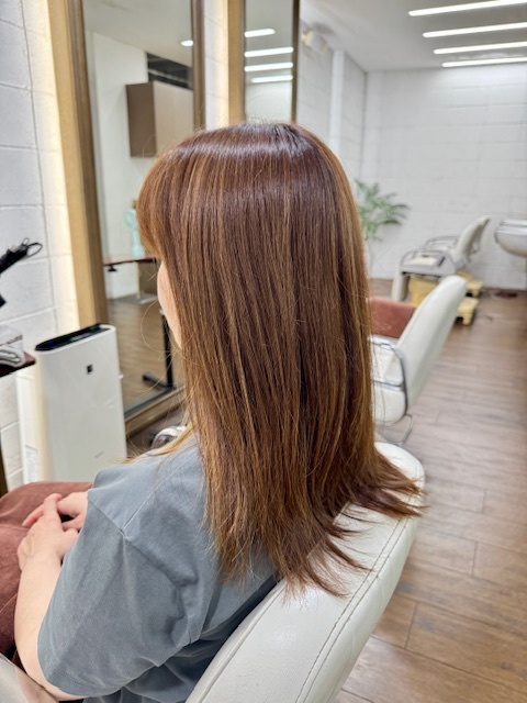 学芸大学 美容室に、Hair Esthe Hi-Deは、あります。学芸大学 美容院に、Hair Esthe Hi-Deはあります。Hair Esthe Hi-Deは目黒区学芸大学駅近くの美容院です。Hair Esthe Hi-Deは目黒区学芸大学駅近くの美容室です。祐天寺美容室近くにも、Hair Esthe Hi-Deはあります。祐天寺美容院近くにも、Hair Esthe Hi-Deはあります。Hair Esthe Hi-Deは髪にやさしく、が綺麗に艶髪になります。Hair Esthe Hi-Deは、カットがとても上手いです。Hair Esthe Hi-Deは、オシャレです。学芸大 美容院 Hair Esthe Hi-Deは、とても人気があります。学芸大 美容室 Hair Esthe Hi-Deは、40代50代60代女性に人気があります。得にボブやショートスタイルが得意で、スタイルがより立体的になります。なので立体感カットが、お客様に人気です。切りっぱなしボブカやマッシュショートも上手いです。なのでショートカットも上手いです。もちろんボブカットも上手いです。カラーも評判よく、ニューアマトラカラーがお客様に高評価です。オーガニックなヘアカラー 香草カラー色葉も人気です。ヘアマニキュアも保湿があり好評です。40代大人女性のお客様が多いです。40代ボブや40代ショートも得意です。50代大人女性も多いです、50代ボブや50代ショートも得意です。50代女性のカットは全般的に得意です。脱白髪染めハイライトカラーも好評です。60代大人女性も多いです。60代女性のカットも得意ですし、上手いと言われます。パーマもとても上手く、 クリープパーマがお客様に高評価クリープパーマしながら、髪は綺麗になります。男性のお客様もいらっしゃいます。男性のお客様は2割位です。Hair Esthe Hi-Deは、オープンした2003年からヘッドスパ「クリームバスヘアエステ」を提供しています。ヘッドスパ「クリームバスヘアエステ」は、頭皮の汚れを落とし且つ頭皮の保湿効果もあり髪に栄養を与え、艶々になります。プレミアム髪質改善トリートメントも大好評です。