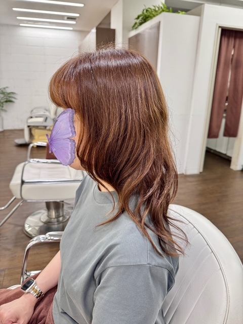 学芸大学 美容室に、Hair Esthe Hi-Deは、あります。学芸大学 美容院に、Hair Esthe Hi-Deはあります。Hair Esthe Hi-Deは目黒区学芸大学駅近くの美容院です。Hair Esthe Hi-Deは目黒区学芸大学駅近くの美容室です。祐天寺美容室近くにも、Hair Esthe Hi-Deはあります。祐天寺美容院近くにも、Hair Esthe Hi-Deはあります。Hair Esthe Hi-Deは髪にやさしく、が綺麗に艶髪になります。Hair Esthe Hi-Deは、カットがとても上手いです。Hair Esthe Hi-Deは、オシャレです。学芸大 美容院 Hair Esthe Hi-Deは、とても人気があります。学芸大 美容室 Hair Esthe Hi-Deは、40代50代60代女性に人気があります。得にボブやショートスタイルが得意で、スタイルがより立体的になります。なので立体感カットが、お客様に人気です。切りっぱなしボブカやマッシュショートも上手いです。なのでショートカットも上手いです。もちろんボブカットも上手いです。カラーも評判よく、ニューアマトラカラーがお客様に高評価です。オーガニックなヘアカラー 香草カラー色葉も人気です。ヘアマニキュアも保湿があり好評です。40代大人女性のお客様が多いです。40代ボブや40代ショートも得意です。50代大人女性も多いです、50代ボブや50代ショートも得意です。50代女性のカットは全般的に得意です。脱白髪染めハイライトカラーも好評です。60代大人女性も多いです。60代女性のカットも得意ですし、上手いと言われます。パーマもとても上手く、 クリープパーマがお客様に高評価クリープパーマしながら、髪は綺麗になります。男性のお客様もいらっしゃいます。男性のお客様は2割位です。Hair Esthe Hi-Deは、オープンした2003年からヘッドスパ「クリームバスヘアエステ」を提供しています。ヘッドスパ「クリームバスヘアエステ」は、頭皮の汚れを落とし且つ頭皮の保湿効果もあり髪に栄養を与え、艶々になります。プレミアム髪質改善トリートメントも大好評です。