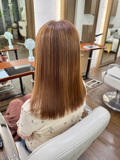 学芸大学 美容室に、Hair Esthe Hi-Deは、あります。学芸大学 美容院に、Hair Esthe Hi-Deはあります。Hair Esthe Hi-Deは目黒区学芸大学駅近くの美容院です。Hair Esthe Hi-Deは目黒区学芸大学駅近くの美容室です。祐天寺美容室近くにも、Hair Esthe Hi-Deはあります。祐天寺美容院近くにも、Hair Esthe Hi-Deはあります。Hair Esthe Hi-Deは髪にやさしく、が綺麗に艶髪になります。Hair Esthe Hi-Deは、カットがとても上手いです。Hair Esthe Hi-Deは、オシャレです。学芸大 美容院 Hair Esthe Hi-Deは、とても人気があります。学芸大 美容室 Hair Esthe Hi-Deは、40代50代60代女性に人気があります。得にボブやショートスタイルが得意で、スタイルがより立体的になります。なので立体感カットが、お客様に人気です。切りっぱなしボブカやマッシュショートも上手いです。なのでショートカットも上手いです。もちろんボブカットも上手いです。カラーも評判よく、ニューアマトラカラーがお客様に高評価です。オーガニックなヘアカラー 香草カラー色葉も人気です。ヘアマニキュアも保湿があり好評です。40代大人女性のお客様が多いです。40代ボブや40代ショートも得意です。50代大人女性も多いです、50代ボブや50代ショートも得意です。50代女性のカットは全般的に得意です。脱白髪染めハイライトカラーも好評です。60代大人女性も多いです。60代女性のカットも得意ですし、上手いと言われます。パーマもとても上手く、 クリープパーマがお客様に高評価クリープパーマしながら、髪は綺麗になります。男性のお客様もいらっしゃいます。男性のお客様は2割位です。Hair Esthe Hi-Deは、オープンした2003年からヘッドスパ「クリームバスヘアエステ」を提供しています。ヘッドスパ「クリームバスヘアエステ」は、頭皮の汚れを落とし且つ頭皮の保湿効果もあり髪に栄養を与え、艶々になります。プレミアム髪質改善トリートメントも大好評です。