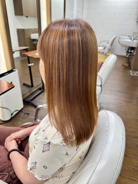 学芸大学 美容室に、Hair Esthe Hi-Deは、あります。学芸大学 美容院に、Hair Esthe Hi-Deはあります。Hair Esthe Hi-Deは目黒区学芸大学駅近くの美容院です。Hair Esthe Hi-Deは目黒区学芸大学駅近くの美容室です。祐天寺美容室近くにも、Hair Esthe Hi-Deはあります。祐天寺美容院近くにも、Hair Esthe Hi-Deはあります。Hair Esthe Hi-Deは髪にやさしく、が綺麗に艶髪になります。Hair Esthe Hi-Deは、カットがとても上手いです。Hair Esthe Hi-Deは、オシャレです。学芸大 美容院 Hair Esthe Hi-Deは、とても人気があります。学芸大 美容室 Hair Esthe Hi-Deは、40代50代60代女性に人気があります。得にボブやショートスタイルが得意で、スタイルがより立体的になります。なので立体感カットが、お客様に人気です。切りっぱなしボブカやマッシュショートも上手いです。なのでショートカットも上手いです。もちろんボブカットも上手いです。カラーも評判よく、ニューアマトラカラーがお客様に高評価です。オーガニックなヘアカラー 香草カラー色葉も人気です。ヘアマニキュアも保湿があり好評です。40代大人女性のお客様が多いです。40代ボブや40代ショートも得意です。50代大人女性も多いです、50代ボブや50代ショートも得意です。50代女性のカットは全般的に得意です。脱白髪染めハイライトカラーも好評です。60代大人女性も多いです。60代女性のカットも得意ですし、上手いと言われます。パーマもとても上手く、 クリープパーマがお客様に高評価クリープパーマしながら、髪は綺麗になります。男性のお客様もいらっしゃいます。男性のお客様は2割位です。Hair Esthe Hi-Deは、オープンした2003年からヘッドスパ「クリームバスヘアエステ」を提供しています。ヘッドスパ「クリームバスヘアエステ」は、頭皮の汚れを落とし且つ頭皮の保湿効果もあり髪に栄養を与え、艶々になります。プレミアム髪質改善トリートメントも大好評です。