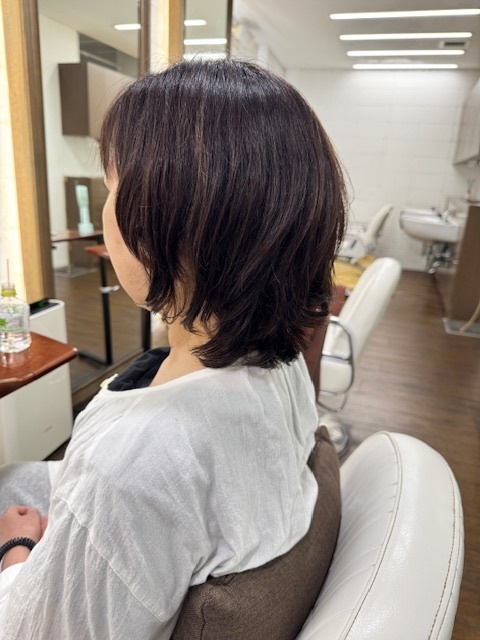 学芸大学 美容室に、Hair Esthe Hi-Deは、あります。学芸大学 美容院に、Hair Esthe Hi-Deはあります。Hair Esthe Hi-Deは目黒区学芸大学駅近くの美容院です。Hair Esthe Hi-Deは目黒区学芸大学駅近くの美容室です。祐天寺美容室近くにも、Hair Esthe Hi-Deはあります。祐天寺美容院近くにも、Hair Esthe Hi-Deはあります。Hair Esthe Hi-Deは髪にやさしく、が綺麗に艶髪になります。Hair Esthe Hi-Deは、カットがとても上手いです。Hair Esthe Hi-Deは、オシャレです。学芸大 美容院 Hair Esthe Hi-Deは、とても人気があります。学芸大 美容室 Hair Esthe Hi-Deは、40代50代60代女性に人気があります。得にボブやショートスタイルが得意で、スタイルがより立体的になります。なので立体感カットが、お客様に人気です。切りっぱなしボブカやマッシュショートも上手いです。なのでショートカットも上手いです。もちろんボブカットも上手いです。カラーも評判よく、ニューアマトラカラーがお客様に高評価です。オーガニックなヘアカラー 香草カラー色葉も人気です。ヘアマニキュアも保湿があり好評です。40代大人女性のお客様が多いです。40代ボブや40代ショートも得意です。50代大人女性も多いです、50代ボブや50代ショートも得意です。50代女性のカットは全般的に得意です。脱白髪染めハイライトカラーも好評です。60代大人女性も多いです。60代女性のカットも得意ですし、上手いと言われます。パーマもとても上手く、 クリープパーマがお客様に高評価クリープパーマしながら、髪は綺麗になります。男性のお客様もいらっしゃいます。男性のお客様は2割位です。Hair Esthe Hi-Deは、オープンした2003年からヘッドスパ「クリームバスヘアエステ」を提供しています。ヘッドスパ「クリームバスヘアエステ」は、頭皮の汚れを落とし且つ頭皮の保湿効果もあり髪に栄養を与え、艶々になります。プレミアム髪質改善トリートメントも大好評です。