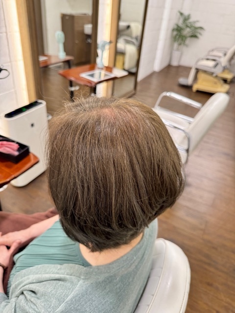 学芸大学 美容室に、Hair Esthe Hi-Deは、あります。学芸大学 美容院に、Hair Esthe Hi-Deはあります。Hair Esthe Hi-Deは目黒区学芸大学駅近くの美容院です。Hair Esthe Hi-Deは目黒区学芸大学駅近くの美容室です。祐天寺美容室近くにも、Hair Esthe Hi-Deはあります。祐天寺美容院近くにも、Hair Esthe Hi-Deはあります。Hair Esthe Hi-Deは髪にやさしく、が綺麗に艶髪になります。Hair Esthe Hi-Deは、カットがとても上手いです。Hair Esthe Hi-Deは、オシャレです。学芸大 美容院 Hair Esthe Hi-Deは、とても人気があります。学芸大 美容室 Hair Esthe Hi-Deは、40代50代60代女性に人気があります。得にボブやショートスタイルが得意で、スタイルがより立体的になります。なので立体感カットが、お客様に人気です。切りっぱなしボブカやマッシュショートも上手いです。なのでショートカットも上手いです。もちろんボブカットも上手いです。カラーも評判よく、ニューアマトラカラーがお客様に高評価です。オーガニックなヘアカラー 香草カラー色葉も人気です。ヘアマニキュアも保湿があり好評です。40代大人女性のお客様が多いです。40代ボブや40代ショートも得意です。50代大人女性も多いです、50代ボブや50代ショートも得意です。50代女性のカットは全般的に得意です。脱白髪染めハイライトカラーも好評です。60代大人女性も多いです。60代女性のカットも得意ですし、上手いと言われます。パーマもとても上手く、 クリープパーマがお客様に高評価クリープパーマしながら、髪は綺麗になります。男性のお客様もいらっしゃいます。男性のお客様は2割位です。Hair Esthe Hi-Deは、オープンした2003年からヘッドスパ「クリームバスヘアエステ」を提供しています。ヘッドスパ「クリームバスヘアエステ」は、頭皮の汚れを落とし且つ頭皮の保湿効果もあり髪に栄養を与え、艶々になります。プレミアム髪質改善トリートメントも大好評です。