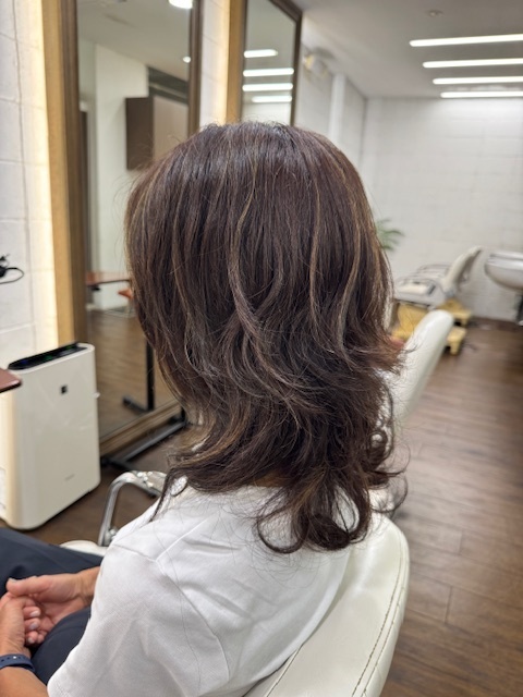 学芸大学 美容室に、Hair Esthe Hi-Deは、あります。学芸大学 美容院に、Hair Esthe Hi-Deはあります。Hair Esthe Hi-Deは目黒区学芸大学駅近くの美容院です。Hair Esthe Hi-Deは目黒区学芸大学駅近くの美容室です。祐天寺美容室近くにも、Hair Esthe Hi-Deはあります。祐天寺美容院近くにも、Hair Esthe Hi-Deはあります。Hair Esthe Hi-Deは髪にやさしく、が綺麗に艶髪になります。Hair Esthe Hi-Deは、カットがとても上手いです。Hair Esthe Hi-Deは、オシャレです。学芸大　美容院　Hair Esthe Hi-Deは、とても人気があります。学芸大　美容室　Hair Esthe Hi-Deは、40代50代60代女性に人気があります。得にボブやショートスタイルが得意で、スタイルがより立体的になります。なので立体感カットが、お客様に人気です。切りっぱなしボブカやマッシュショートも上手いです。なのでショートカットも上手いです。もちろんボブカットも上手いです。カラーも評判よく、ニューアマトラカラーがお客様に高評価です。オーガニックなヘアカラー　香草カラー色葉も人気です。ヘアマニキュアも保湿があり好評です。40代大人女性のお客様が多いです。40代ボブや40代ショートも得意です。50代大人女性も多いです、50代ボブや50代ショートも得意です。50代女性のカットは全般的に得意です。脱白髪染めハイライトカラーも好評です。60代大人女性も多いです。60代女性のカットも得意ですし、上手いと言われます。パーマもとても上手く、　クリープパーマがお客様に高評価クリープパーマしながら、髪は綺麗になります。男性のお客様もいらっしゃいます。男性のお客様は2割位です。Hair Esthe Hi-Deは、オープンした2003年からヘッドスパ「クリームバスヘアエステ」を提供しています。ヘッドスパ「クリームバスヘアエステ」は、頭皮の汚れを落とし且つ頭皮の保湿効果もあり髪に栄養を与え、艶々になります。プレミアム髪質改善トリートメントも大好評です。