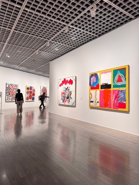 学芸大学 美容室に、Hair Esthe Hi-Deは、あります。学芸大学 美容院に、Hair Esthe Hi-Deはあります。Hair Esthe Hi-Deは目黒区学芸大学駅近くの美容院です。Hair Esthe Hi-Deは目黒区学芸大学駅近くの美容室です。祐天寺美容室近くにも、Hair Esthe Hi-Deはあります。祐天寺美容院近くにも、Hair Esthe Hi-Deはあります。Hair Esthe Hi-Deは髪にやさしく、が綺麗に艶髪になります。Hair Esthe Hi-Deは、カットがとても上手いです。Hair Esthe Hi-Deは、オシャレです。学芸大 美容院 Hair Esthe Hi-Deは、とても人気があります。学芸大 美容室 Hair Esthe Hi-Deは、40代50代60代女性に人気があります。得にボブやショートスタイルが得意で、スタイルがより立体的になります。なので立体感カットが、お客様に人気です。切りっぱなしボブカやマッシュショートも上手いです。なのでショートカットも上手いです。もちろんボブカットも上手いです。カラーも評判よく、ニューアマトラカラーがお客様に高評価です。オーガニックなヘアカラー 香草カラー色葉も人気です。ヘアマニキュアも保湿があり好評です。40代大人女性のお客様が多いです。40代ボブや40代ショートも得意です。50代大人女性も多いです、50代ボブや50代ショートも得意です。50代女性のカットは全般的に得意です。脱白髪染めハイライトカラーも好評です。60代大人女性も多いです。60代女性のカットも得意ですし、上手いと言われます。パーマもとても上手く、 クリープパーマがお客様に高評価クリープパーマしながら、髪は綺麗になります。男性のお客様もいらっしゃいます。男性のお客様は2割位です。Hair Esthe Hi-Deは、オープンした2003年からヘッドスパ「クリームバスヘアエステ」を提供しています。ヘッドスパ「クリームバスヘアエステ」は、頭皮の汚れを落とし且つ頭皮の保湿効果もあり髪に栄養を与え、艶々になります。プレミアム髪質改善トリートメントも大好評です。