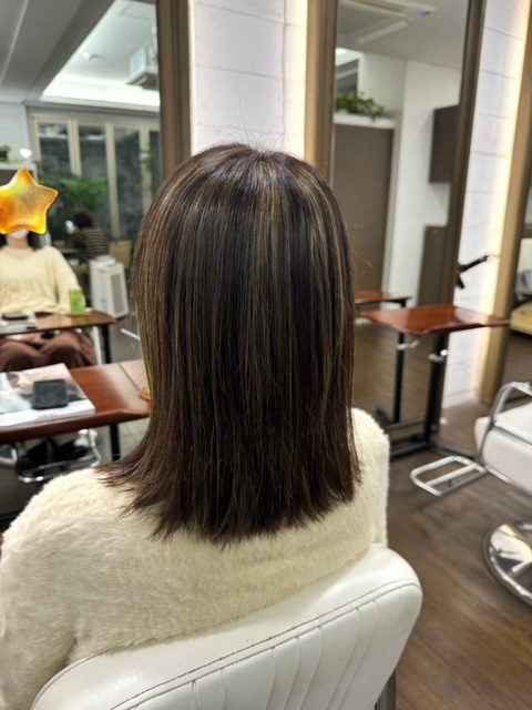 学芸大学 美容室に、Hair Esthe Hi-Deは、あります。学芸大学 美容院に、Hair Esthe Hi-Deはあります。Hair Esthe Hi-Deは目黒区学芸大学駅近くの美容室です。Hair Esthe Hi-Deは、東急東横線沿い駅近くの美容室です。Hair Esthe Hi-Deは、東急東横線沿い駅近くの美容院です。祐天寺美容室近くにも、Hair Esthe Hi-Deはあります。祐天寺美容院近くにも、Hair Esthe Hi-Deはあります。Hair Esthe Hi-Deは目黒区学芸大学駅近くの美容院です。Hair Esthe Hi-Deは目黒区学芸大学駅近くの美容室です。Hair Esthe Hi-Deは髪にやさしく、が綺麗に艶髪になります。Hair Esthe Hi-Deカットがとても上手いです。Hair Esthe Hi-Deは、オシャレです。学芸大　美容院　Hair Esthe Hi-Deは、とても人気があります。学芸大　美容室　Hair Esthe Hi-Deは、40代50代女性に人気があります。得にボブやショートスタイルが得意で、スタイルがより立体的になります。なので立体感カットが、お客様に人気です。切りっぱなしボブやマッシュショートも得意です。カラーも評判よく、ニューアマトラカラーがお客様に高評価です。オーガニックなヘアカラー　香草カラー色葉も人気です。ヘアマニキュアも保湿があり好評です。40代大人女性のお客様が多いです。40代ボブや40代ショートも得意です。50代大人女性も多いです脱白髪染めカラーも好評です。60代大人女性も多いですパーマもとても上手く、　クリープパーマがお客様に高評価クリープパーマしながら、髪は綺麗になります。Hair Esthe Hi-Deは、オープンした2003年からヘッドスパ「クリームバスヘアエステ」を提供しています。ヘッドスパ「クリームバスヘアエステ」は、頭皮の汚れを落とし且つ頭皮の保湿効果もあり髪に栄養を与え、艶々になります。プレミアム髪質改善トリートメントも大好評です。