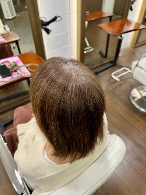 学芸大学 美容室に、Hair Esthe Hi-Deは、あります。学芸大学 美容院に、Hair Esthe Hi-Deはあります。Hair Esthe Hi-Deは目黒区学芸大学駅近くの美容室です。Hair Esthe Hi-Deは、東急東横線沿い駅近くの美容室です。Hair Esthe Hi-Deは、東急東横線沿い駅近くの美容院です。祐天寺美容室近くにも、Hair Esthe Hi-Deはあります。祐天寺美容院近くにも、Hair Esthe Hi-Deはあります。Hair Esthe Hi-Deは目黒区学芸大学駅近くの美容院です。Hair Esthe Hi-Deは目黒区学芸大学駅近くの美容室です。Hair Esthe Hi-Deは髪にやさしく、が綺麗に艶髪になります。Hair Esthe Hi-Deカットがとても上手いです。Hair Esthe Hi-Deは、オシャレです。学芸大　美容院　Hair Esthe Hi-Deは、とても人気があります。学芸大　美容室　Hair Esthe Hi-Deは、40代50代女性に人気があります。得にボブやショートスタイルが得意で、スタイルがより立体的になります。なので立体感カットが、お客様に人気です。切りっぱなしボブやマッシュショートも得意です。カラーも評判よく、ニューアマトラカラーがお客様に高評価です。オーガニックなヘアカラー　香草カラー色葉も人気です。ヘアマニキュアも保湿があり好評です。40代大人女性のお客様が多いです。40代ボブや40代ショートも得意です。50代大人女性も多いです脱白髪染めカラーも好評です。60代大人女性も多いですパーマもとても上手く、　クリープパーマがお客様に高評価クリープパーマしながら、髪は綺麗になります。Hair Esthe Hi-Deは、オープンした2003年からヘッドスパ「クリームバスヘアエステ」を提供しています。ヘッドスパ「クリームバスヘアエステ」は、頭皮の汚れを落とし且つ頭皮の保湿効果もあり髪に栄養を与え、艶々になります。プレミアム髪質改善トリートメントも大好評です。