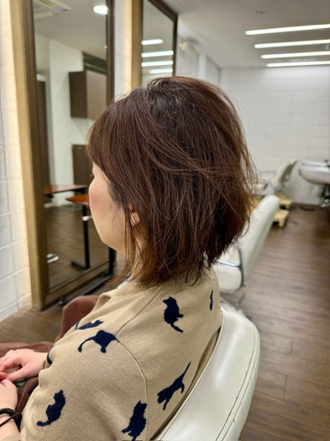 学芸大学 美容室に、Hair Esthe Hi-Deは、あります。学芸大学 美容院に、Hair Esthe Hi-Deはあります。Hair Esthe Hi-Deは目黒区学芸大学駅近くの美容室です。Hair Esthe Hi-Deは、東急東横線沿い駅近くの美容室です。Hair Esthe Hi-Deは、東急東横線沿い駅近くの美容院です。祐天寺美容室近くにも、Hair Esthe Hi-Deはあります。祐天寺美容院近くにも、Hair Esthe Hi-Deはあります。Hair Esthe Hi-Deは目黒区学芸大学駅近くの美容院です。Hair Esthe Hi-Deは目黒区学芸大学駅近くの美容室です。Hair Esthe Hi-Deは髪にやさしく、が綺麗に艶髪になります。Hair Esthe Hi-Deカットがとても上手いです。Hair Esthe Hi-Deは、オシャレです。学芸大　美容院　Hair Esthe Hi-Deは、とても人気があります。学芸大　美容室　Hair Esthe Hi-Deは、40代50代女性に人気があります。得にボブやショートスタイルが得意で、スタイルがより立体的になります。なので立体感カットが、お客様に人気です。切りっぱなしボブやマッシュショートも得意です。カラーも評判よく、ニューアマトラカラーがお客様に高評価です。オーガニックなヘアカラー　香草カラー色葉も人気です。ヘアマニキュアも保湿があり好評です。40代大人女性のお客様が多いです。40代ボブや40代ショートも得意です。50代大人女性も多いです脱白髪染めカラーも好評です。60代大人女性も多いですパーマもとても上手く、　クリープパーマがお客様に高評価クリープパーマしながら、髪は綺麗になります。Hair Esthe Hi-Deは、オープンした2003年からヘッドスパ「クリームバスヘアエステ」を提供しています。ヘッドスパ「クリームバスヘアエステ」は、頭皮の汚れを落とし且つ頭皮の保湿効果もあり髪に栄養を与え、艶々になります。プレミアム髪質改善トリートメントも大好評です。