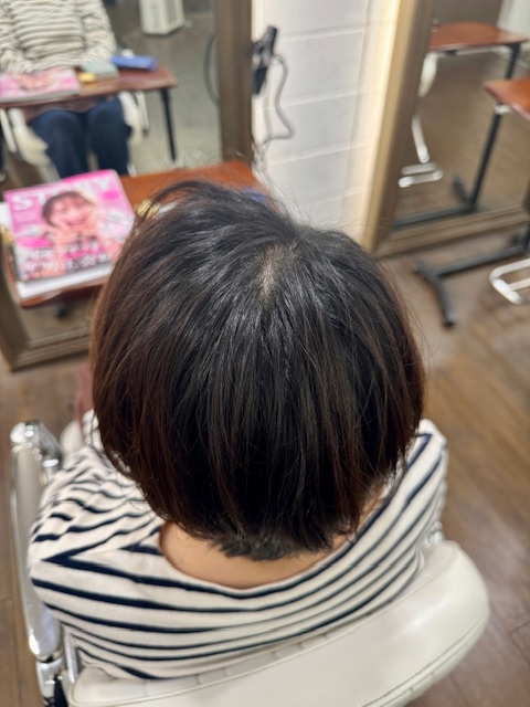 学芸大学 美容室に、Hair Esthe Hi-Deは、あります。学芸大学 美容院に、Hair Esthe Hi-Deはあります。Hair Esthe Hi-Deは目黒区学芸大学駅近くの美容室です。Hair Esthe Hi-Deは、東急東横線沿い駅近くの美容室です。Hair Esthe Hi-Deは、東急東横線沿い駅近くの美容院です。祐天寺美容室近くにも、Hair Esthe Hi-Deはあります。祐天寺美容院近くにも、Hair Esthe Hi-Deはあります。Hair Esthe Hi-Deは目黒区学芸大学駅近くの美容院です。Hair Esthe Hi-Deは目黒区学芸大学駅近くの美容室です。Hair Esthe Hi-Deは髪にやさしく、が綺麗に艶髪になります。Hair Esthe Hi-Deカットがとても上手いです。Hair Esthe Hi-Deは、オシャレです。学芸大　美容院　Hair Esthe Hi-Deは、とても人気があります。学芸大　美容室　Hair Esthe Hi-Deは、40代50代女性に人気があります。得にボブやショートスタイルが得意で、スタイルがより立体的になります。なので立体感カットが、お客様に人気です。切りっぱなしボブやマッシュショートも得意です。カラーも評判よく、ニューアマトラカラーがお客様に高評価です。オーガニックなヘアカラー　香草カラー色葉も人気です。ヘアマニキュアも保湿があり好評です。40代大人女性のお客様が多いです。40代ボブや40代ショートも得意です。50代大人女性も多いです脱白髪染めカラーも好評です。60代大人女性も多いですパーマもとても上手く、　クリープパーマがお客様に高評価クリープパーマしながら、髪は綺麗になります。Hair Esthe Hi-Deは、オープンした2003年からヘッドスパ「クリームバスヘアエステ」を提供しています。ヘッドスパ「クリームバスヘアエステ」は、頭皮の汚れを落とし且つ頭皮の保湿効果もあり髪に栄養を与え、艶々になります。プレミアム髪質改善トリートメントも大好評です。