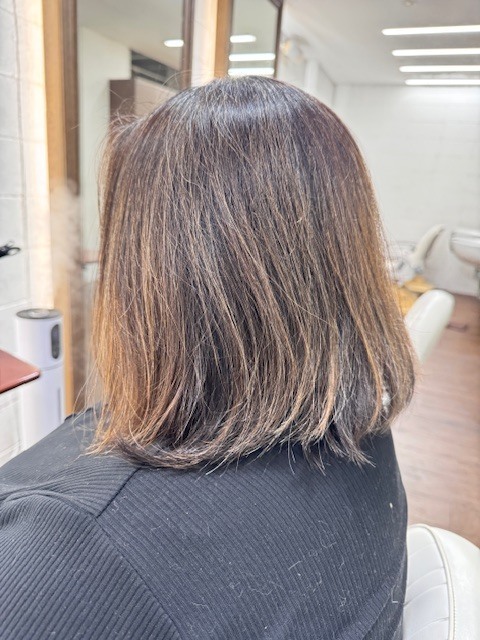 学芸大学 美容室に、Hair Esthe Hi-Deは、あります。学芸大学 美容院に、Hair Esthe Hi-Deはあります。Hair Esthe Hi-Deは目黒区学芸大学駅近くの美容院です。Hair Esthe Hi-Deは目黒区学芸大学駅近くの美容室です。祐天寺美容室近くにも、Hair Esthe Hi-Deはあります。祐天寺美容院近くにも、Hair Esthe Hi-Deはあります。Hair Esthe Hi-Deは髪にやさしく、が綺麗に艶髪になります。Hair Esthe Hi-Deは、カットがとても上手いです。Hair Esthe Hi-Deは、オシャレです。学芸大　美容院　Hair Esthe Hi-Deは、とても人気があります。学芸大　美容室　Hair Esthe Hi-Deは、40代50代60代女性に人気があります。得にボブやショートスタイルが得意で、スタイルがより立体的になります。なので立体感カットが、お客様に人気です。切りっぱなしボブカやマッシュショートも上手いです。なのでショートカットも上手いです。もちろんボブカットも上手いです。カラーも評判よく、ニューアマトラカラーがお客様に高評価です。オーガニックなヘアカラー　香草カラー色葉も人気です。ヘアマニキュアも保湿があり好評です。40代大人女性のお客様が多いです。40代ボブや40代ショートも得意です。50代大人女性も多いです、50代ボブや50代ショートも得意です。50代女性のカットは全般的に得意です。脱白髪染めハイライトカラーも好評です。60代大人女性も多いです。60代女性のカットも得意ですし、上手いと言われます。パーマもとても上手く、　クリープパーマがお客様に高評価クリープパーマしながら、髪は綺麗になります。男性のお客様もいらっしゃいます。男性のお客様は2割位です。Hair Esthe Hi-Deは、オープンした2003年からヘッドスパ「クリームバスヘアエステ」を提供しています。ヘッドスパ「クリームバスヘアエステ」は、頭皮の汚れを落とし且つ頭皮の保湿効果もあり髪に栄養を与え、艶々になります。プレミアム髪質改善トリートメントも大好評です。