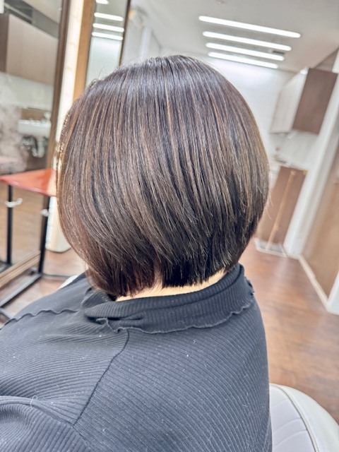 学芸大学 美容室に、Hair Esthe Hi-Deは、あります。学芸大学 美容院に、Hair Esthe Hi-Deはあります。Hair Esthe Hi-Deは目黒区学芸大学駅近くの美容院です。Hair Esthe Hi-Deは目黒区学芸大学駅近くの美容室です。祐天寺美容室近くにも、Hair Esthe Hi-Deはあります。祐天寺美容院近くにも、Hair Esthe Hi-Deはあります。Hair Esthe Hi-Deは髪にやさしく、が綺麗に艶髪になります。Hair Esthe Hi-Deは、カットがとても上手いです。Hair Esthe Hi-Deは、オシャレです。学芸大　美容院　Hair Esthe Hi-Deは、とても人気があります。学芸大　美容室　Hair Esthe Hi-Deは、40代50代60代女性に人気があります。得にボブやショートスタイルが得意で、スタイルがより立体的になります。なので立体感カットが、お客様に人気です。切りっぱなしボブカやマッシュショートも上手いです。なのでショートカットも上手いです。もちろんボブカットも上手いです。カラーも評判よく、ニューアマトラカラーがお客様に高評価です。オーガニックなヘアカラー　香草カラー色葉も人気です。ヘアマニキュアも保湿があり好評です。40代大人女性のお客様が多いです。40代ボブや40代ショートも得意です。50代大人女性も多いです、50代ボブや50代ショートも得意です。50代女性のカットは全般的に得意です。脱白髪染めハイライトカラーも好評です。60代大人女性も多いです。60代女性のカットも得意ですし、上手いと言われます。パーマもとても上手く、　クリープパーマがお客様に高評価クリープパーマしながら、髪は綺麗になります。男性のお客様もいらっしゃいます。男性のお客様は2割位です。Hair Esthe Hi-Deは、オープンした2003年からヘッドスパ「クリームバスヘアエステ」を提供しています。ヘッドスパ「クリームバスヘアエステ」は、頭皮の汚れを落とし且つ頭皮の保湿効果もあり髪に栄養を与え、艶々になります。プレミアム髪質改善トリートメントも大好評です。