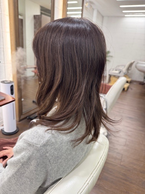 学芸大学 美容室に、Hair Esthe Hi-Deは、あります。学芸大学 美容院に、Hair Esthe Hi-Deはあります。Hair Esthe Hi-Deは目黒区学芸大学駅近くの美容院です。Hair Esthe Hi-Deは目黒区学芸大学駅近くの美容室です。祐天寺美容室近くにも、Hair Esthe Hi-Deはあります。祐天寺美容院近くにも、Hair Esthe Hi-Deはあります。Hair Esthe Hi-Deは髪にやさしく、が綺麗に艶髪になります。Hair Esthe Hi-Deは、カットがとても上手いです。Hair Esthe Hi-Deは、オシャレです。学芸大　美容院　Hair Esthe Hi-Deは、とても人気があります。学芸大　美容室　Hair Esthe Hi-Deは、40代50代60代女性に人気があります。得にボブやショートスタイルが得意で、スタイルがより立体的になります。なので立体感カットが、お客様に人気です。切りっぱなしボブカやマッシュショートも上手いです。なのでショートカットも上手いです。もちろんボブカットも上手いです。カラーも評判よく、ニューアマトラカラーがお客様に高評価です。オーガニックなヘアカラー　香草カラー色葉も人気です。ヘアマニキュアも保湿があり好評です。40代大人女性のお客様が多いです。40代ボブや40代ショートも得意です。50代大人女性も多いです、50代ボブや50代ショートも得意です。50代女性のカットは全般的に得意です。脱白髪染めハイライトカラーも好評です。60代大人女性も多いです。60代女性のカットも得意ですし、上手いと言われます。パーマもとても上手く、　クリープパーマがお客様に高評価クリープパーマしながら、髪は綺麗になります。男性のお客様もいらっしゃいます。男性のお客様は2割位です。Hair Esthe Hi-Deは、オープンした2003年からヘッドスパ「クリームバスヘアエステ」を提供しています。ヘッドスパ「クリームバスヘアエステ」は、頭皮の汚れを落とし且つ頭皮の保湿効果もあり髪に栄養を与え、艶々になります。プレミアム髪質改善トリートメントも大好評です。