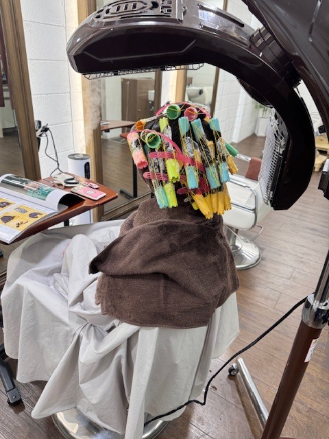 学芸大学 美容室に、Hair Esthe Hi-Deは、あります。学芸大学 美容院に、Hair Esthe Hi-Deはあります。Hair Esthe Hi-Deは目黒区学芸大学駅近くの美容院です。Hair Esthe Hi-Deは目黒区学芸大学駅近くの美容室です。祐天寺美容室近くにも、Hair Esthe Hi-Deはあります。祐天寺美容院近くにも、Hair Esthe Hi-Deはあります。Hair Esthe Hi-Deは髪にやさしく、が綺麗に艶髪になります。Hair Esthe Hi-Deは、カットがとても上手いです。Hair Esthe Hi-Deは、オシャレです。学芸大　美容院　Hair Esthe Hi-Deは、とても人気があります。学芸大　美容室　Hair Esthe Hi-Deは、40代50代60代女性に人気があります。得にボブやショートスタイルが得意で、スタイルがより立体的になります。なので立体感カットが、お客様に人気です。切りっぱなしボブカやマッシュショートも上手いです。なのでショートカットも上手いです。もちろんボブカットも上手いです。カラーも評判よく、ニューアマトラカラーがお客様に高評価です。オーガニックなヘアカラー　香草カラー色葉も人気です。ヘアマニキュアも保湿があり好評です。40代大人女性のお客様が多いです。40代ボブや40代ショートも得意です。50代大人女性も多いです、50代ボブや50代ショートも得意です。50代女性のカットは全般的に得意です。脱白髪染めハイライトカラーも好評です。60代大人女性も多いです。60代女性のカットも得意ですし、上手いと言われます。パーマもとても上手く、　クリープパーマがお客様に高評価クリープパーマしながら、髪は綺麗になります。男性のお客様もいらっしゃいます。男性のお客様は2割位です。Hair Esthe Hi-Deは、オープンした2003年からヘッドスパ「クリームバスヘアエステ」を提供しています。ヘッドスパ「クリームバスヘアエステ」は、頭皮の汚れを落とし且つ頭皮の保湿効果もあり髪に栄養を与え、艶々になります。プレミアム髪質改善トリートメントも大好評です。