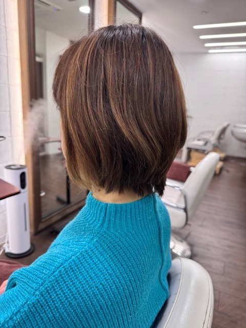 学芸大学 美容室に、Hair Esthe Hi-Deは、あります。学芸大学 美容院に、Hair Esthe Hi-Deはあります。Hair Esthe Hi-Deは目黒区学芸大学駅近くの美容院です。Hair Esthe Hi-Deは目黒区学芸大学駅近くの美容室です。祐天寺美容室近くにも、Hair Esthe Hi-Deはあります。祐天寺美容院近くにも、Hair Esthe Hi-Deはあります。Hair Esthe Hi-Deは髪にやさしく、が綺麗に艶髪になります。Hair Esthe Hi-Deは、カットがとても上手いです。Hair Esthe Hi-Deは、オシャレです。学芸大　美容院　Hair Esthe Hi-Deは、とても人気があります。学芸大　美容室　Hair Esthe Hi-Deは、40代50代60代女性に人気があります。得にボブやショートスタイルが得意で、スタイルがより立体的になります。なので立体感カットが、お客様に人気です。切りっぱなしボブカやマッシュショートも上手いです。なのでショートカットも上手いです。もちろんボブカットも上手いです。カラーも評判よく、ニューアマトラカラーがお客様に高評価です。オーガニックなヘアカラー　香草カラー色葉も人気です。ヘアマニキュアも保湿があり好評です。40代大人女性のお客様が多いです。40代ボブや40代ショートも得意です。50代大人女性も多いです、50代ボブや50代ショートも得意です。50代女性のカットは全般的に得意です。脱白髪染めハイライトカラーも好評です。60代大人女性も多いです。60代女性のカットも得意ですし、上手いと言われます。パーマもとても上手く、　クリープパーマがお客様に高評価クリープパーマしながら、髪は綺麗になります。男性のお客様もいらっしゃいます。男性のお客様は2割位です。Hair Esthe Hi-Deは、オープンした2003年からヘッドスパ「クリームバスヘアエステ」を提供しています。ヘッドスパ「クリームバスヘアエステ」は、頭皮の汚れを落とし且つ頭皮の保湿効果もあり髪に栄養を与え、艶々になります。プレミアム髪質改善トリートメントも大好評です。