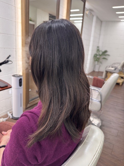 学芸大学 美容室に、Hair Esthe Hi-Deは、あります。学芸大学 美容院に、Hair Esthe Hi-Deはあります。Hair Esthe Hi-Deは目黒区学芸大学駅近くの美容院です。Hair Esthe Hi-Deは目黒区学芸大学駅近くの美容室です。祐天寺美容室近くにも、Hair Esthe Hi-Deはあります。祐天寺美容院近くにも、Hair Esthe Hi-Deはあります。Hair Esthe Hi-Deは髪にやさしく、が綺麗に艶髪になります。Hair Esthe Hi-Deは、カットがとても上手いです。Hair Esthe Hi-Deは、オシャレです。学芸大　美容院　Hair Esthe Hi-Deは、とても人気があります。学芸大　美容室　Hair Esthe Hi-Deは、40代50代60代女性に人気があります。得にボブやショートスタイルが得意で、スタイルがより立体的になります。なので立体感カットが、お客様に人気です。切りっぱなしボブカやマッシュショートも上手いです。なのでショートカットも上手いです。もちろんボブカットも上手いです。カラーも評判よく、ニューアマトラカラーがお客様に高評価です。オーガニックなヘアカラー　香草カラー色葉も人気です。ヘアマニキュアも保湿があり好評です。40代大人女性のお客様が多いです。40代ボブや40代ショートも得意です。50代大人女性も多いです、50代ボブや50代ショートも得意です。50代女性のカットは全般的に得意です。脱白髪染めハイライトカラーも好評です。60代大人女性も多いです。60代女性のカットも得意ですし、上手いと言われます。パーマもとても上手く、　クリープパーマがお客様に高評価クリープパーマしながら、髪は綺麗になります。男性のお客様もいらっしゃいます。男性のお客様は2割位です。Hair Esthe Hi-Deは、オープンした2003年からヘッドスパ「クリームバスヘアエステ」を提供しています。ヘッドスパ「クリームバスヘアエステ」は、頭皮の汚れを落とし且つ頭皮の保湿効果もあり髪に栄養を与え、艶々になります。プレミアム髪質改善トリートメントも大好評です。