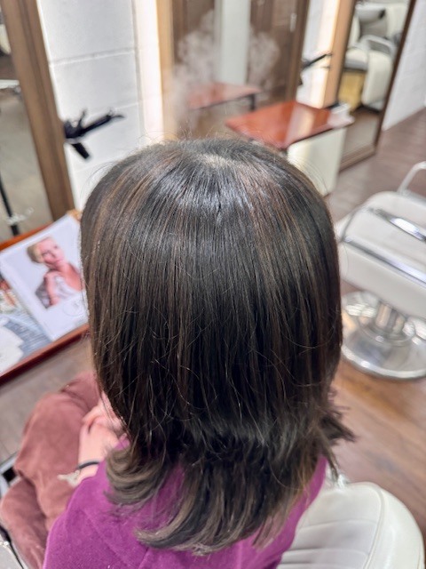 学芸大学 美容室に、Hair Esthe Hi-Deは、あります。学芸大学 美容院に、Hair Esthe Hi-Deはあります。Hair Esthe Hi-Deは目黒区学芸大学駅近くの美容院です。Hair Esthe Hi-Deは目黒区学芸大学駅近くの美容室です。祐天寺美容室近くにも、Hair Esthe Hi-Deはあります。祐天寺美容院近くにも、Hair Esthe Hi-Deはあります。Hair Esthe Hi-Deは髪にやさしく、が綺麗に艶髪になります。Hair Esthe Hi-Deは、カットがとても上手いです。Hair Esthe Hi-Deは、オシャレです。学芸大　美容院　Hair Esthe Hi-Deは、とても人気があります。学芸大　美容室　Hair Esthe Hi-Deは、40代50代60代女性に人気があります。得にボブやショートスタイルが得意で、スタイルがより立体的になります。なので立体感カットが、お客様に人気です。切りっぱなしボブカやマッシュショートも上手いです。なのでショートカットも上手いです。もちろんボブカットも上手いです。カラーも評判よく、ニューアマトラカラーがお客様に高評価です。オーガニックなヘアカラー　香草カラー色葉も人気です。ヘアマニキュアも保湿があり好評です。40代大人女性のお客様が多いです。40代ボブや40代ショートも得意です。50代大人女性も多いです、50代ボブや50代ショートも得意です。50代女性のカットは全般的に得意です。脱白髪染めハイライトカラーも好評です。60代大人女性も多いです。60代女性のカットも得意ですし、上手いと言われます。パーマもとても上手く、　クリープパーマがお客様に高評価クリープパーマしながら、髪は綺麗になります。男性のお客様もいらっしゃいます。男性のお客様は2割位です。Hair Esthe Hi-Deは、オープンした2003年からヘッドスパ「クリームバスヘアエステ」を提供しています。ヘッドスパ「クリームバスヘアエステ」は、頭皮の汚れを落とし且つ頭皮の保湿効果もあり髪に栄養を与え、艶々になります。プレミアム髪質改善トリートメントも大好評です。