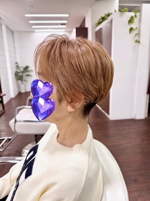 学芸大学 美容室に、Hair Esthe Hi-Deは、あります。学芸大学 美容院に、Hair Esthe Hi-Deはあります。Hair Esthe Hi-Deは目黒区学芸大学駅近くの美容院です。Hair Esthe Hi-Deは目黒区学芸大学駅近くの美容室です。祐天寺美容室近くにも、Hair Esthe Hi-Deはあります。祐天寺美容院近くにも、Hair Esthe Hi-Deはあります。Hair Esthe Hi-Deは髪にやさしく、が綺麗に艶髪になります。Hair Esthe Hi-Deは、カットがとても上手いです。Hair Esthe Hi-Deは、オシャレです。学芸大 美容院 Hair Esthe Hi-Deは、とても人気があります。学芸大 美容室 Hair Esthe Hi-Deは、40代50代60代女性に人気があります。得にボブやショートスタイルが得意で、スタイルがより立体的になります。なので立体感カットが、お客様に人気です。切りっぱなしボブカやマッシュショートも上手いです。なのでショートカットも上手いです。もちろんボブカットも上手いです。カラーも評判よく、ニューアマトラカラーがお客様に高評価です。オーガニックなヘアカラー 香草カラー色葉も人気です。ヘアマニキュアも保湿があり好評です。40代大人女性のお客様が多いです。40代ボブや40代ショートも得意です。50代大人女性も多いです、50代ボブや50代ショートも得意です。50代女性のカットは全般的に得意です。脱白髪染めハイライトカラーも好評です。60代大人女性も多いです。60代女性のカットも得意ですし、上手いと言われます。パーマもとても上手く、 クリープパーマがお客様に高評価クリープパーマしながら、髪は綺麗になります。男性のお客様もいらっしゃいます。男性のお客様は2割位です。Hair Esthe Hi-Deは、オープンした2003年からヘッドスパ「クリームバスヘアエステ」を提供しています。ヘッドスパ「クリームバスヘアエステ」は、頭皮の汚れを落とし且つ頭皮の保湿効果もあり髪に栄養を与え、艶々になります。プレミアム髪質改善トリートメントも大好評です。