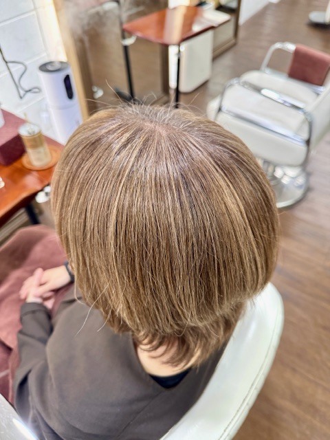 学芸大学 美容室に、Hair Esthe Hi-Deは、あります。学芸大学 美容院に、Hair Esthe Hi-Deはあります。Hair Esthe Hi-Deは目黒区学芸大学駅近くの美容院です。Hair Esthe Hi-Deは目黒区学芸大学駅近くの美容室です。祐天寺美容室近くにも、Hair Esthe Hi-Deはあります。祐天寺美容院近くにも、Hair Esthe Hi-Deはあります。Hair Esthe Hi-Deは髪にやさしく、が綺麗に艶髪になります。Hair Esthe Hi-Deは、カットがとても上手いです。Hair Esthe Hi-Deは、オシャレです。学芸大 美容院 Hair Esthe Hi-Deは、とても人気があります。学芸大 美容室 Hair Esthe Hi-Deは、40代50代60代女性に人気があります。得にボブやショートスタイルが得意で、スタイルがより立体的になります。なので立体感カットが、お客様に人気です。切りっぱなしボブカやマッシュショートも上手いです。なのでショートカットも上手いです。もちろんボブカットも上手いです。カラーも評判よく、ニューアマトラカラーがお客様に高評価です。オーガニックなヘアカラー 香草カラー色葉も人気です。ヘアマニキュアも保湿があり好評です。40代大人女性のお客様が多いです。40代ボブや40代ショートも得意です。50代大人女性も多いです、50代ボブや50代ショートも得意です。50代女性のカットは全般的に得意です。脱白髪染めハイライトカラーも好評です。60代大人女性も多いです。60代女性のカットも得意ですし、上手いと言われます。パーマもとても上手く、 クリープパーマがお客様に高評価クリープパーマしながら、髪は綺麗になります。男性のお客様もいらっしゃいます。男性のお客様は2割位です。Hair Esthe Hi-Deは、オープンした2003年からヘッドスパ「クリームバスヘアエステ」を提供しています。ヘッドスパ「クリームバスヘアエステ」は、頭皮の汚れを落とし且つ頭皮の保湿効果もあり髪に栄養を与え、艶々になります。プレミアム髪質改善トリートメントも大好評です。