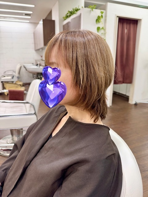 学芸大学 美容室に、Hair Esthe Hi-Deは、あります。学芸大学 美容院に、Hair Esthe Hi-Deはあります。Hair Esthe Hi-Deは目黒区学芸大学駅近くの美容院です。Hair Esthe Hi-Deは目黒区学芸大学駅近くの美容室です。祐天寺美容室近くにも、Hair Esthe Hi-Deはあります。祐天寺美容院近くにも、Hair Esthe Hi-Deはあります。Hair Esthe Hi-Deは髪にやさしく、が綺麗に艶髪になります。Hair Esthe Hi-Deは、カットがとても上手いです。Hair Esthe Hi-Deは、オシャレです。学芸大 美容院 Hair Esthe Hi-Deは、とても人気があります。学芸大 美容室 Hair Esthe Hi-Deは、40代50代60代女性に人気があります。得にボブやショートスタイルが得意で、スタイルがより立体的になります。なので立体感カットが、お客様に人気です。切りっぱなしボブカやマッシュショートも上手いです。なのでショートカットも上手いです。もちろんボブカットも上手いです。カラーも評判よく、ニューアマトラカラーがお客様に高評価です。オーガニックなヘアカラー 香草カラー色葉も人気です。ヘアマニキュアも保湿があり好評です。40代大人女性のお客様が多いです。40代ボブや40代ショートも得意です。50代大人女性も多いです、50代ボブや50代ショートも得意です。50代女性のカットは全般的に得意です。脱白髪染めハイライトカラーも好評です。60代大人女性も多いです。60代女性のカットも得意ですし、上手いと言われます。パーマもとても上手く、 クリープパーマがお客様に高評価クリープパーマしながら、髪は綺麗になります。男性のお客様もいらっしゃいます。男性のお客様は2割位です。Hair Esthe Hi-Deは、オープンした2003年からヘッドスパ「クリームバスヘアエステ」を提供しています。ヘッドスパ「クリームバスヘアエステ」は、頭皮の汚れを落とし且つ頭皮の保湿効果もあり髪に栄養を与え、艶々になります。プレミアム髪質改善トリートメントも大好評です。