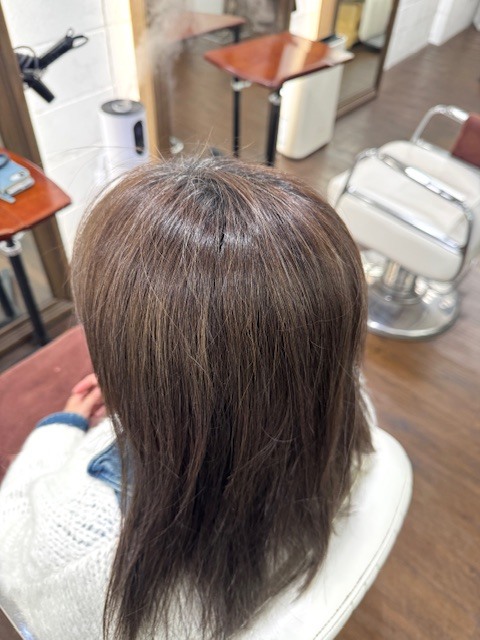 学芸大学 美容室に、Hair Esthe Hi-Deは、あります。学芸大学 美容院に、Hair Esthe Hi-Deはあります。Hair Esthe Hi-Deは目黒区学芸大学駅近くの美容院です。Hair Esthe Hi-Deは目黒区学芸大学駅近くの美容室です。祐天寺美容室近くにも、Hair Esthe Hi-Deはあります。祐天寺美容院近くにも、Hair Esthe Hi-Deはあります。Hair Esthe Hi-Deは髪にやさしく、が綺麗に艶髪になります。Hair Esthe Hi-Deは、カットがとても上手いです。Hair Esthe Hi-Deは、オシャレです。学芸大　美容院　Hair Esthe Hi-Deは、とても人気があります。学芸大　美容室　Hair Esthe Hi-Deは、40代50代60代女性に人気があります。得にボブやショートスタイルが得意で、スタイルがより立体的になります。なので立体感カットが、お客様に人気です。切りっぱなしボブカやマッシュショートも上手いです。なのでショートカットも上手いです。もちろんボブカットも上手いです。カラーも評判よく、ニューアマトラカラーがお客様に高評価です。オーガニックなヘアカラー　香草カラー色葉も人気です。ヘアマニキュアも保湿があり好評です。40代大人女性のお客様が多いです。40代ボブや40代ショートも得意です。50代大人女性も多いです、50代ボブや50代ショートも得意です。50代女性のカットは全般的に得意です。脱白髪染めハイライトカラーも好評です。60代大人女性も多いです。60代女性のカットも得意ですし、上手いと言われます。パーマもとても上手く、　クリープパーマがお客様に高評価クリープパーマしながら、髪は綺麗になります。男性のお客様もいらっしゃいます。男性のお客様は2割位です。Hair Esthe Hi-Deは、オープンした2003年からヘッドスパ「クリームバスヘアエステ」を提供しています。ヘッドスパ「クリームバスヘアエステ」は、頭皮の汚れを落とし且つ頭皮の保湿効果もあり髪に栄養を与え、艶々になります。プレミアム髪質改善トリートメントも大好評です。