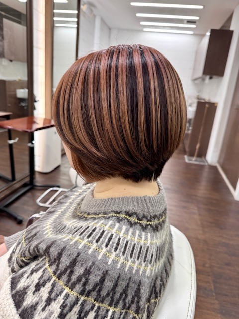 学芸大学 美容室に、Hair Esthe Hi-Deは、あります。学芸大学 美容院に、Hair Esthe Hi-Deはあります。Hair Esthe Hi-Deは目黒区学芸大学駅近くの美容院です。Hair Esthe Hi-Deは目黒区学芸大学駅近くの美容室です。祐天寺美容室近くにも、Hair Esthe Hi-Deはあります。祐天寺美容院近くにも、Hair Esthe Hi-Deはあります。Hair Esthe Hi-Deは髪にやさしく、が綺麗に艶髪になります。Hair Esthe Hi-Deは、カットがとても上手いです。Hair Esthe Hi-Deは、オシャレです。学芸大　美容院　Hair Esthe Hi-Deは、とても人気があります。学芸大　美容室　Hair Esthe Hi-Deは、40代50代60代女性に人気があります。得にボブやショートスタイルが得意で、スタイルがより立体的になります。なので立体感カットが、お客様に人気です。切りっぱなしボブカやマッシュショートも上手いです。なのでショートカットも上手いです。もちろんボブカットも上手いです。カラーも評判よく、ニューアマトラカラーがお客様に高評価です。オーガニックなヘアカラー　香草カラー色葉も人気です。ヘアマニキュアも保湿があり好評です。40代大人女性のお客様が多いです。40代ボブや40代ショートも得意です。50代大人女性も多いです、50代ボブや50代ショートも得意です。50代女性のカットは全般的に得意です。脱白髪染めハイライトカラーも好評です。60代大人女性も多いです。60代女性のカットも得意ですし、上手いと言われます。パーマもとても上手く、　クリープパーマがお客様に高評価クリープパーマしながら、髪は綺麗になります。男性のお客様もいらっしゃいます。男性のお客様は2割位です。Hair Esthe Hi-Deは、オープンした2003年からヘッドスパ「クリームバスヘアエステ」を提供しています。ヘッドスパ「クリームバスヘアエステ」は、頭皮の汚れを落とし且つ頭皮の保湿効果もあり髪に栄養を与え、艶々になります。プレミアム髪質改善トリートメントも大好評です。