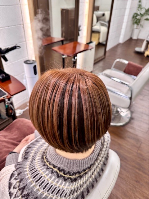 学芸大学 美容室に、Hair Esthe Hi-Deは、あります。学芸大学 美容院に、Hair Esthe Hi-Deはあります。Hair Esthe Hi-Deは目黒区学芸大学駅近くの美容院です。Hair Esthe Hi-Deは目黒区学芸大学駅近くの美容室です。祐天寺美容室近くにも、Hair Esthe Hi-Deはあります。祐天寺美容院近くにも、Hair Esthe Hi-Deはあります。Hair Esthe Hi-Deは髪にやさしく、が綺麗に艶髪になります。Hair Esthe Hi-Deは、カットがとても上手いです。Hair Esthe Hi-Deは、オシャレです。学芸大　美容院　Hair Esthe Hi-Deは、とても人気があります。学芸大　美容室　Hair Esthe Hi-Deは、40代50代60代女性に人気があります。得にボブやショートスタイルが得意で、スタイルがより立体的になります。なので立体感カットが、お客様に人気です。切りっぱなしボブカやマッシュショートも上手いです。なのでショートカットも上手いです。もちろんボブカットも上手いです。カラーも評判よく、ニューアマトラカラーがお客様に高評価です。オーガニックなヘアカラー　香草カラー色葉も人気です。ヘアマニキュアも保湿があり好評です。40代大人女性のお客様が多いです。40代ボブや40代ショートも得意です。50代大人女性も多いです、50代ボブや50代ショートも得意です。50代女性のカットは全般的に得意です。脱白髪染めハイライトカラーも好評です。60代大人女性も多いです。60代女性のカットも得意ですし、上手いと言われます。パーマもとても上手く、　クリープパーマがお客様に高評価クリープパーマしながら、髪は綺麗になります。男性のお客様もいらっしゃいます。男性のお客様は2割位です。Hair Esthe Hi-Deは、オープンした2003年からヘッドスパ「クリームバスヘアエステ」を提供しています。ヘッドスパ「クリームバスヘアエステ」は、頭皮の汚れを落とし且つ頭皮の保湿効果もあり髪に栄養を与え、艶々になります。プレミアム髪質改善トリートメントも大好評です。