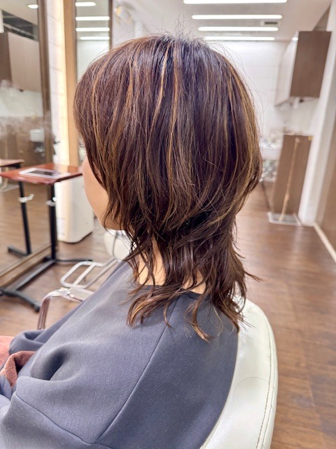 学芸大学 美容室に、Hair Esthe Hi-Deは、あります。学芸大学 美容院に、Hair Esthe Hi-Deはあります。Hair Esthe Hi-Deは目黒区学芸大学駅近くの美容院です。Hair Esthe Hi-Deは目黒区学芸大学駅近くの美容室です。祐天寺美容室近くにも、Hair Esthe Hi-Deはあります。祐天寺美容院近くにも、Hair Esthe Hi-Deはあります。Hair Esthe Hi-Deは髪にやさしく、が綺麗に艶髪になります。Hair Esthe Hi-Deは、カットがとても上手いです。Hair Esthe Hi-Deは、オシャレです。学芸大　美容院　Hair Esthe Hi-Deは、とても人気があります。学芸大　美容室　Hair Esthe Hi-Deは、40代50代60代女性に人気があります。得にボブやショートスタイルが得意で、スタイルがより立体的になります。なので立体感カットが、お客様に人気です。切りっぱなしボブカやマッシュショートも上手いです。なのでショートカットも上手いです。もちろんボブカットも上手いです。カラーも評判よく、ニューアマトラカラーがお客様に高評価です。オーガニックなヘアカラー　香草カラー色葉も人気です。ヘアマニキュアも保湿があり好評です。40代大人女性のお客様が多いです。40代ボブや40代ショートも得意です。50代大人女性も多いです、50代ボブや50代ショートも得意です。50代女性のカットは全般的に得意です。脱白髪染めハイライトカラーも好評です。60代大人女性も多いです。60代女性のカットも得意ですし、上手いと言われます。パーマもとても上手く、　クリープパーマがお客様に高評価クリープパーマしながら、髪は綺麗になります。男性のお客様もいらっしゃいます。男性のお客様は2割位です。Hair Esthe Hi-Deは、オープンした2003年からヘッドスパ「クリームバスヘアエステ」を提供しています。ヘッドスパ「クリームバスヘアエステ」は、頭皮の汚れを落とし且つ頭皮の保湿効果もあり髪に栄養を与え、艶々になります。プレミアム髪質改善トリートメントも大好評です。