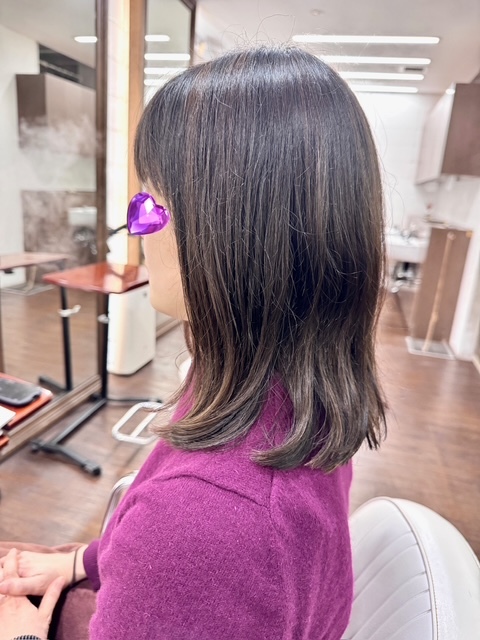 学芸大学 美容室に、Hair Esthe Hi-Deは、あります。学芸大学 美容院に、Hair Esthe Hi-Deはあります。Hair Esthe Hi-Deは目黒区学芸大学駅近くの美容院です。Hair Esthe Hi-Deは目黒区学芸大学駅近くの美容室です。祐天寺美容室近くにも、Hair Esthe Hi-Deはあります。祐天寺美容院近くにも、Hair Esthe Hi-Deはあります。Hair Esthe Hi-Deは髪にやさしく、が綺麗に艶髪になります。Hair Esthe Hi-Deは、カットがとても上手いです。Hair Esthe Hi-Deは、オシャレです。学芸大　美容院　Hair Esthe Hi-Deは、とても人気があります。学芸大　美容室　Hair Esthe Hi-Deは、40代50代60代女性に人気があります。得にボブやショートスタイルが得意で、スタイルがより立体的になります。なので立体感カットが、お客様に人気です。切りっぱなしボブカやマッシュショートも上手いです。なのでショートカットも上手いです。もちろんボブカットも上手いです。カラーも評判よく、ニューアマトラカラーがお客様に高評価です。オーガニックなヘアカラー　香草カラー色葉も人気です。ヘアマニキュアも保湿があり好評です。40代大人女性のお客様が多いです。40代ボブや40代ショートも得意です。50代大人女性も多いです、50代ボブや50代ショートも得意です。50代女性のカットは全般的に得意です。脱白髪染めハイライトカラーも好評です。60代大人女性も多いです。60代女性のカットも得意ですし、上手いと言われます。パーマもとても上手く、　クリープパーマがお客様に高評価クリープパーマしながら、髪は綺麗になります。男性のお客様もいらっしゃいます。男性のお客様は2割位です。Hair Esthe Hi-Deは、オープンした2003年からヘッドスパ「クリームバスヘアエステ」を提供しています。ヘッドスパ「クリームバスヘアエステ」は、頭皮の汚れを落とし且つ頭皮の保湿効果もあり髪に栄養を与え、艶々になります。プレミアム髪質改善トリートメントも大好評です。