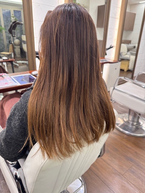 学芸大学 美容室に、Hair Esthe Hi-Deは、あります。学芸大学 美容院に、Hair Esthe Hi-Deはあります。Hair Esthe Hi-Deは目黒区学芸大学駅近くの美容院です。Hair Esthe Hi-Deは目黒区学芸大学駅近くの美容室です。祐天寺美容室近くにも、Hair Esthe Hi-Deはあります。祐天寺美容院近くにも、Hair Esthe Hi-Deはあります。Hair Esthe Hi-Deは髪にやさしく、が綺麗に艶髪になります。Hair Esthe Hi-Deは、カットがとても上手いです。Hair Esthe Hi-Deは、オシャレです。学芸大　美容院　Hair Esthe Hi-Deは、とても人気があります。学芸大　美容室　Hair Esthe Hi-Deは、40代50代60代女性に人気があります。得にボブやショートスタイルが得意で、スタイルがより立体的になります。なので立体感カットが、お客様に人気です。切りっぱなしボブカやマッシュショートも上手いです。なのでショートカットも上手いです。もちろんボブカットも上手いです。カラーも評判よく、ニューアマトラカラーがお客様に高評価です。オーガニックなヘアカラー　香草カラー色葉も人気です。ヘアマニキュアも保湿があり好評です。40代大人女性のお客様が多いです。40代ボブや40代ショートも得意です。50代大人女性も多いです、50代ボブや50代ショートも得意です。50代女性のカットは全般的に得意です。脱白髪染めハイライトカラーも好評です。60代大人女性も多いです。60代女性のカットも得意ですし、上手いと言われます。パーマもとても上手く、　クリープパーマがお客様に高評価クリープパーマしながら、髪は綺麗になります。男性のお客様もいらっしゃいます。男性のお客様は2割位です。Hair Esthe Hi-Deは、オープンした2003年からヘッドスパ「クリームバスヘアエステ」を提供しています。ヘッドスパ「クリームバスヘアエステ」は、頭皮の汚れを落とし且つ頭皮の保湿効果もあり髪に栄養を与え、艶々になります。プレミアム髪質改善トリートメントも大好評です。