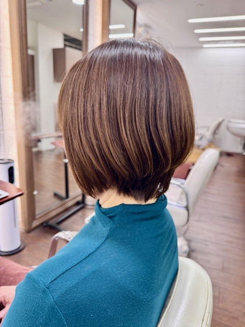 学芸大学 美容室に、Hair Esthe Hi-Deは、あります。学芸大学 美容院に、Hair Esthe Hi-Deはあります。Hair Esthe Hi-Deは目黒区学芸大学駅近くの美容院です。Hair Esthe Hi-Deは目黒区学芸大学駅近くの美容室です。祐天寺美容室近くにも、Hair Esthe Hi-Deはあります。祐天寺美容院近くにも、Hair Esthe Hi-Deはあります。Hair Esthe Hi-Deは髪にやさしく、が綺麗に艶髪になります。Hair Esthe Hi-Deは、カットがとても上手いです。Hair Esthe Hi-Deは、オシャレです。学芸大　美容院　Hair Esthe Hi-Deは、とても人気があります。学芸大　美容室　Hair Esthe Hi-Deは、40代50代60代女性に人気があります。得にボブやショートスタイルが得意で、スタイルがより立体的になります。なので立体感カットが、お客様に人気です。切りっぱなしボブカやマッシュショートも上手いです。なのでショートカットも上手いです。もちろんボブカットも上手いです。カラーも評判よく、ニューアマトラカラーがお客様に高評価です。オーガニックなヘアカラー　香草カラー色葉も人気です。ヘアマニキュアも保湿があり好評です。40代大人女性のお客様が多いです。40代ボブや40代ショートも得意です。50代大人女性も多いです、50代ボブや50代ショートも得意です。50代女性のカットは全般的に得意です。脱白髪染めハイライトカラーも好評です。60代大人女性も多いです。60代女性のカットも得意ですし、上手いと言われます。パーマもとても上手く、　クリープパーマがお客様に高評価クリープパーマしながら、髪は綺麗になります。男性のお客様もいらっしゃいます。男性のお客様は2割位です。Hair Esthe Hi-Deは、オープンした2003年からヘッドスパ「クリームバスヘアエステ」を提供しています。ヘッドスパ「クリームバスヘアエステ」は、頭皮の汚れを落とし且つ頭皮の保湿効果もあり髪に栄養を与え、艶々になります。プレミアム髪質改善トリートメントも大好評です。