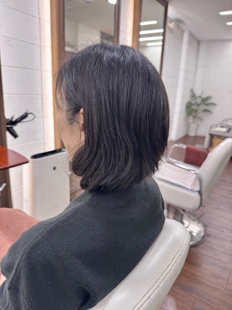 学芸大学 美容室に、Hair Esthe Hi-Deは、あります。学芸大学 美容院に、Hair Esthe Hi-Deはあります。Hair Esthe Hi-Deは目黒区学芸大学駅近くの美容院です。Hair Esthe Hi-Deは目黒区学芸大学駅近くの美容室です。祐天寺美容室近くにも、Hair Esthe Hi-Deはあります。祐天寺美容院近くにも、Hair Esthe Hi-Deはあります。Hair Esthe Hi-Deは髪にやさしく、が綺麗に艶髪になります。Hair Esthe Hi-Deは、カットがとても上手いです。Hair Esthe Hi-Deは、オシャレです。学芸大　美容院　Hair Esthe Hi-Deは、とても人気があります。学芸大　美容室　Hair Esthe Hi-Deは、40代50代60代女性に人気があります。得にボブやショートスタイルが得意で、スタイルがより立体的になります。なので立体感カットが、お客様に人気です。切りっぱなしボブカやマッシュショートも上手いです。なのでショートカットも上手いです。もちろんボブカットも上手いです。カラーも評判よく、ニューアマトラカラーがお客様に高評価です。オーガニックなヘアカラー　香草カラー色葉も人気です。ヘアマニキュアも保湿があり好評です。40代大人女性のお客様が多いです。40代ボブや40代ショートも得意です。50代大人女性も多いです、50代ボブや50代ショートも得意です。50代女性のカットは全般的に得意です。脱白髪染めハイライトカラーも好評です。60代大人女性も多いです。60代女性のカットも得意ですし、上手いと言われます。パーマもとても上手く、　クリープパーマがお客様に高評価クリープパーマしながら、髪は綺麗になります。男性のお客様もいらっしゃいます。男性のお客様は2割位です。Hair Esthe Hi-Deは、オープンした2003年からヘッドスパ「クリームバスヘアエステ」を提供しています。ヘッドスパ「クリームバスヘアエステ」は、頭皮の汚れを落とし且つ頭皮の保湿効果もあり髪に栄養を与え、艶々になります。プレミアム髪質改善トリートメントも大好評です。