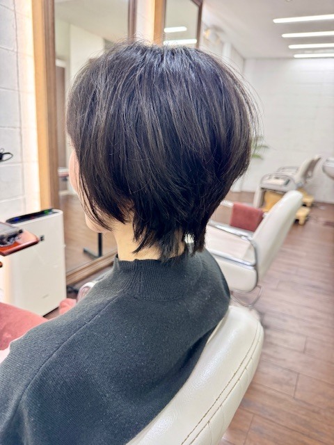 学芸大学 美容室に、Hair Esthe Hi-Deは、あります。学芸大学 美容院に、Hair Esthe Hi-Deはあります。Hair Esthe Hi-Deは目黒区学芸大学駅近くの美容院です。Hair Esthe Hi-Deは目黒区学芸大学駅近くの美容室です。祐天寺美容室近くにも、Hair Esthe Hi-Deはあります。祐天寺美容院近くにも、Hair Esthe Hi-Deはあります。Hair Esthe Hi-Deは髪にやさしく、が綺麗に艶髪になります。Hair Esthe Hi-Deは、カットがとても上手いです。Hair Esthe Hi-Deは、オシャレです。学芸大　美容院　Hair Esthe Hi-Deは、とても人気があります。学芸大　美容室　Hair Esthe Hi-Deは、40代50代60代女性に人気があります。得にボブやショートスタイルが得意で、スタイルがより立体的になります。なので立体感カットが、お客様に人気です。切りっぱなしボブカやマッシュショートも上手いです。なのでショートカットも上手いです。もちろんボブカットも上手いです。カラーも評判よく、ニューアマトラカラーがお客様に高評価です。オーガニックなヘアカラー　香草カラー色葉も人気です。ヘアマニキュアも保湿があり好評です。40代大人女性のお客様が多いです。40代ボブや40代ショートも得意です。50代大人女性も多いです、50代ボブや50代ショートも得意です。50代女性のカットは全般的に得意です。脱白髪染めハイライトカラーも好評です。60代大人女性も多いです。60代女性のカットも得意ですし、上手いと言われます。パーマもとても上手く、　クリープパーマがお客様に高評価クリープパーマしながら、髪は綺麗になります。男性のお客様もいらっしゃいます。男性のお客様は2割位です。Hair Esthe Hi-Deは、オープンした2003年からヘッドスパ「クリームバスヘアエステ」を提供しています。ヘッドスパ「クリームバスヘアエステ」は、頭皮の汚れを落とし且つ頭皮の保湿効果もあり髪に栄養を与え、艶々になります。プレミアム髪質改善トリートメントも大好評です。