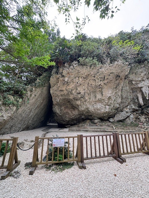 学芸大学 美容室に、Hair Esthe Hi-Deは、あります。学芸大学 美容院に、Hair Esthe Hi-Deはあります。Hair Esthe Hi-Deは目黒区学芸大学駅近くの美容院です。Hair Esthe Hi-Deは目黒区学芸大学駅近くの美容室です。祐天寺美容室近くにも、Hair Esthe Hi-Deはあります。祐天寺美容院近くにも、Hair Esthe Hi-Deはあります。Hair Esthe Hi-Deは髪にやさしく、が綺麗に艶髪になります。Hair Esthe Hi-Deは、カットがとても上手いです。Hair Esthe Hi-Deは、オシャレです。学芸大 美容院 Hair Esthe Hi-Deは、とても人気があります。学芸大 美容室 Hair Esthe Hi-Deは、40代50代60代女性に人気があります。得にボブやショートスタイルが得意で、スタイルがより立体的になります。なので立体感カットが、お客様に人気です。切りっぱなしボブカやマッシュショートも上手いです。なのでショートカットも上手いです。もちろんボブカットも上手いです。カラーも評判よく、ニューアマトラカラーがお客様に高評価です。オーガニックなヘアカラー 香草カラー色葉も人気です。ヘアマニキュアも保湿があり好評です。40代大人女性のお客様が多いです。40代ボブや40代ショートも得意です。50代大人女性も多いです、50代ボブや50代ショートも得意です。50代女性のカットは全般的に得意です。脱白髪染めハイライトカラーも好評です。60代大人女性も多いです。60代女性のカットも得意ですし、上手いと言われます。パーマもとても上手く、 クリープパーマがお客様に高評価クリープパーマしながら、髪は綺麗になります。男性のお客様もいらっしゃいます。男性のお客様は2割位です。Hair Esthe Hi-Deは、オープンした2003年からヘッドスパ「クリームバスヘアエステ」を提供しています。ヘッドスパ「クリームバスヘアエステ」は、頭皮の汚れを落とし且つ頭皮の保湿効果もあり髪に栄養を与え、艶々になります。プレミアム髪質改善トリートメントも大好評です。