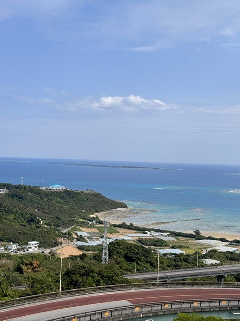 学芸大学 美容室に、Hair Esthe Hi-Deは、あります。学芸大学 美容院に、Hair Esthe Hi-Deはあります。Hair Esthe Hi-Deは目黒区学芸大学駅近くの美容院です。Hair Esthe Hi-Deは目黒区学芸大学駅近くの美容室です。祐天寺美容室近くにも、Hair Esthe Hi-Deはあります。祐天寺美容院近くにも、Hair Esthe Hi-Deはあります。Hair Esthe Hi-Deは髪にやさしく、が綺麗に艶髪になります。Hair Esthe Hi-Deは、カットがとても上手いです。Hair Esthe Hi-Deは、オシャレです。学芸大 美容院 Hair Esthe Hi-Deは、とても人気があります。学芸大 美容室 Hair Esthe Hi-Deは、40代50代60代女性に人気があります。得にボブやショートスタイルが得意で、スタイルがより立体的になります。なので立体感カットが、お客様に人気です。切りっぱなしボブカやマッシュショートも上手いです。なのでショートカットも上手いです。もちろんボブカットも上手いです。カラーも評判よく、ニューアマトラカラーがお客様に高評価です。オーガニックなヘアカラー 香草カラー色葉も人気です。ヘアマニキュアも保湿があり好評です。40代大人女性のお客様が多いです。40代ボブや40代ショートも得意です。50代大人女性も多いです、50代ボブや50代ショートも得意です。50代女性のカットは全般的に得意です。脱白髪染めハイライトカラーも好評です。60代大人女性も多いです。60代女性のカットも得意ですし、上手いと言われます。パーマもとても上手く、 クリープパーマがお客様に高評価クリープパーマしながら、髪は綺麗になります。男性のお客様もいらっしゃいます。男性のお客様は2割位です。Hair Esthe Hi-Deは、オープンした2003年からヘッドスパ「クリームバスヘアエステ」を提供しています。ヘッドスパ「クリームバスヘアエステ」は、頭皮の汚れを落とし且つ頭皮の保湿効果もあり髪に栄養を与え、艶々になります。プレミアム髪質改善トリートメントも大好評です。