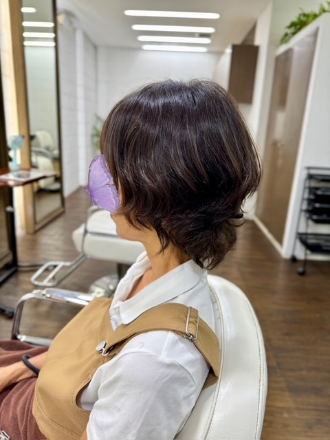 学芸大学 美容室に、Hair Esthe Hi-Deは、あります。学芸大学 美容院に、Hair Esthe Hi-Deはあります。Hair Esthe Hi-Deは目黒区学芸大学駅近くの美容院です。Hair Esthe Hi-Deは目黒区学芸大学駅近くの美容室です。祐天寺美容室近くにも、Hair Esthe Hi-Deはあります。祐天寺美容院近くにも、Hair Esthe Hi-Deはあります。Hair Esthe Hi-Deは髪にやさしく、が綺麗に艶髪になります。Hair Esthe Hi-Deは、カットがとても上手いです。Hair Esthe Hi-Deは、オシャレです。学芸大　美容院　Hair Esthe Hi-Deは、とても人気があります。学芸大　美容室　Hair Esthe Hi-Deは、40代50代60代女性に人気があります。得にボブやショートスタイルが得意で、スタイルがより立体的になります。なので立体感カットが、お客様に人気です。切りっぱなしボブカやマッシュショートも上手いです。なのでショートカットも上手いです。もちろんボブカットも上手いです。カラーも評判よく、ニューアマトラカラーがお客様に高評価です。オーガニックなヘアカラー　香草カラー色葉も人気です。ヘアマニキュアも保湿があり好評です。40代大人女性のお客様が多いです。40代ボブや40代ショートも得意です。50代大人女性も多いです、50代ボブや50代ショートも得意です。50代女性のカットは全般的に得意です。脱白髪染めハイライトカラーも好評です。60代大人女性も多いです。60代女性のカットも得意ですし、上手いと言われます。パーマもとても上手く、　クリープパーマがお客様に高評価クリープパーマしながら、髪は綺麗になります。男性のお客様もいらっしゃいます。男性のお客様は2割位です。Hair Esthe Hi-Deは、オープンした2003年からヘッドスパ「クリームバスヘアエステ」を提供しています。ヘッドスパ「クリームバスヘアエステ」は、頭皮の汚れを落とし且つ頭皮の保湿効果もあり髪に栄養を与え、艶々になります。プレミアム髪質改善トリートメントも大好評です。