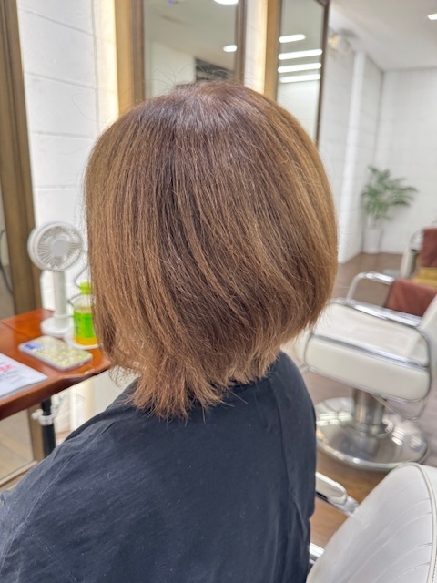 学芸大学 美容室に、Hair Esthe Hi-Deは、あります。学芸大学 美容院に、Hair Esthe Hi-Deはあります。Hair Esthe Hi-Deは目黒区学芸大学駅近くの美容院です。Hair Esthe Hi-Deは目黒区学芸大学駅近くの美容室です。祐天寺美容室近くにも、Hair Esthe Hi-Deはあります。祐天寺美容院近くにも、Hair Esthe Hi-Deはあります。Hair Esthe Hi-Deは髪にやさしく、が綺麗に艶髪になります。Hair Esthe Hi-Deは、カットがとても上手いです。Hair Esthe Hi-Deは、オシャレです。学芸大 美容院 Hair Esthe Hi-Deは、とても人気があります。学芸大 美容室 Hair Esthe Hi-Deは、40代50代60代女性に人気があります。得にボブやショートスタイルが得意で、スタイルがより立体的になります。なので立体感カットが、お客様に人気です。切りっぱなしボブカやマッシュショートも上手いです。なのでショートカットも上手いです。もちろんボブカットも上手いです。カラーも評判よく、ニューアマトラカラーがお客様に高評価です。オーガニックなヘアカラー 香草カラー色葉も人気です。ヘアマニキュアも保湿があり好評です。40代大人女性のお客様が多いです。40代ボブや40代ショートも得意です。50代大人女性も多いです、50代ボブや50代ショートも得意です。50代女性のカットは全般的に得意です。脱白髪染めハイライトカラーも好評です。60代大人女性も多いです。60代女性のカットも得意ですし、上手いと言われます。パーマもとても上手く、 クリープパーマがお客様に高評価クリープパーマしながら、髪は綺麗になります。男性のお客様もいらっしゃいます。男性のお客様は2割位です。Hair Esthe Hi-Deは、オープンした2003年からヘッドスパ「クリームバスヘアエステ」を提供しています。ヘッドスパ「クリームバスヘアエステ」は、頭皮の汚れを落とし且つ頭皮の保湿効果もあり髪に栄養を与え、艶々になります。プレミアム髪質改善トリートメントも大好評です。
