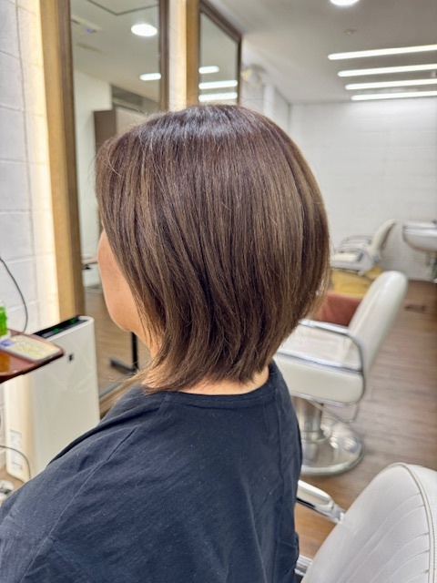 学芸大学 美容室に、Hair Esthe Hi-Deは、あります。学芸大学 美容院に、Hair Esthe Hi-Deはあります。Hair Esthe Hi-Deは目黒区学芸大学駅近くの美容院です。Hair Esthe Hi-Deは目黒区学芸大学駅近くの美容室です。祐天寺美容室近くにも、Hair Esthe Hi-Deはあります。祐天寺美容院近くにも、Hair Esthe Hi-Deはあります。Hair Esthe Hi-Deは髪にやさしく、が綺麗に艶髪になります。Hair Esthe Hi-Deは、カットがとても上手いです。Hair Esthe Hi-Deは、オシャレです。学芸大 美容院 Hair Esthe Hi-Deは、とても人気があります。学芸大 美容室 Hair Esthe Hi-Deは、40代50代60代女性に人気があります。得にボブやショートスタイルが得意で、スタイルがより立体的になります。なので立体感カットが、お客様に人気です。切りっぱなしボブカやマッシュショートも上手いです。なのでショートカットも上手いです。もちろんボブカットも上手いです。カラーも評判よく、ニューアマトラカラーがお客様に高評価です。オーガニックなヘアカラー 香草カラー色葉も人気です。ヘアマニキュアも保湿があり好評です。40代大人女性のお客様が多いです。40代ボブや40代ショートも得意です。50代大人女性も多いです、50代ボブや50代ショートも得意です。50代女性のカットは全般的に得意です。脱白髪染めハイライトカラーも好評です。60代大人女性も多いです。60代女性のカットも得意ですし、上手いと言われます。パーマもとても上手く、 クリープパーマがお客様に高評価クリープパーマしながら、髪は綺麗になります。男性のお客様もいらっしゃいます。男性のお客様は2割位です。Hair Esthe Hi-Deは、オープンした2003年からヘッドスパ「クリームバスヘアエステ」を提供しています。ヘッドスパ「クリームバスヘアエステ」は、頭皮の汚れを落とし且つ頭皮の保湿効果もあり髪に栄養を与え、艶々になります。プレミアム髪質改善トリートメントも大好評です。